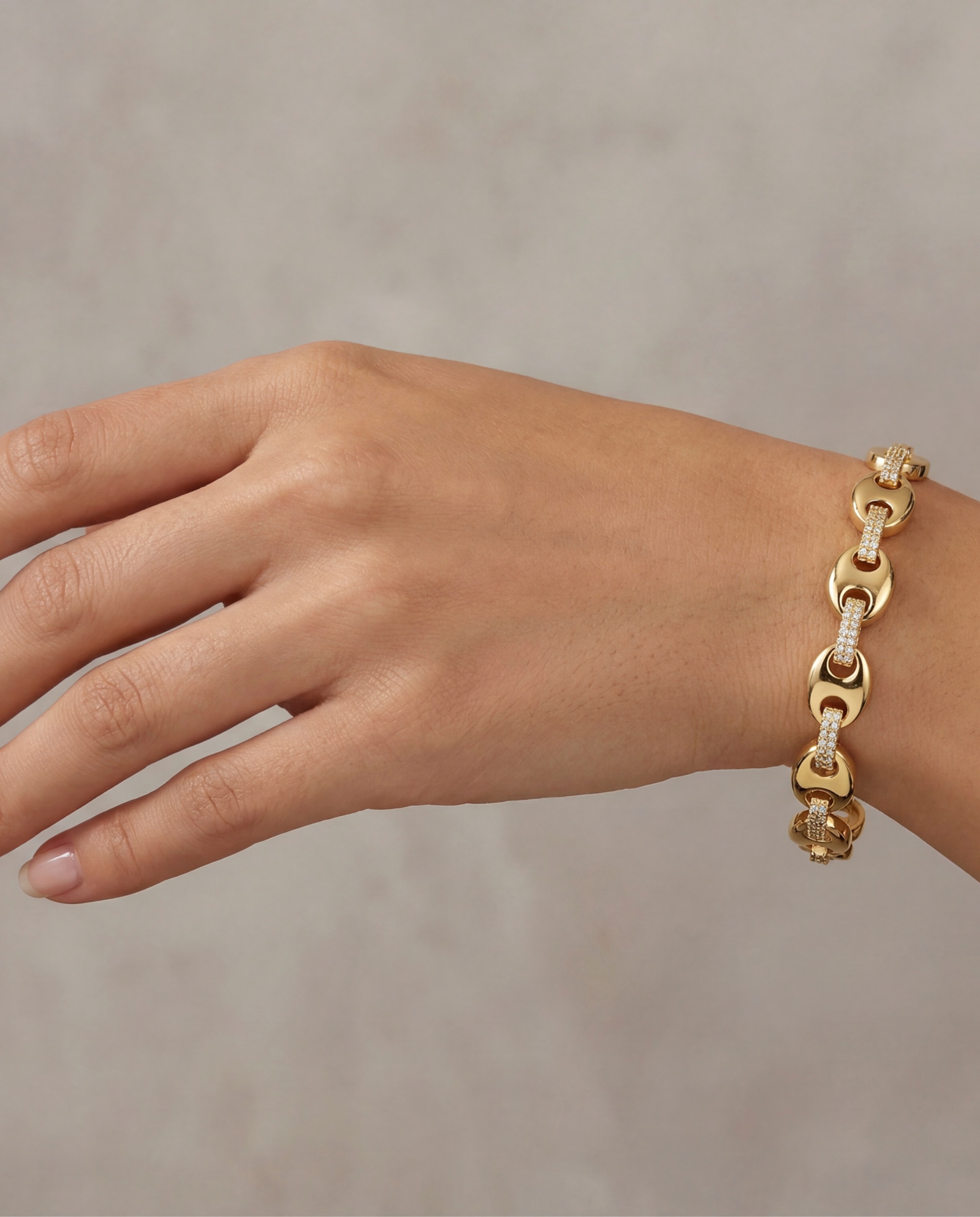 Pulseira Africa Acabada em Ouro Amarelo de 18k com Zirconita Brilhante Dourado-2