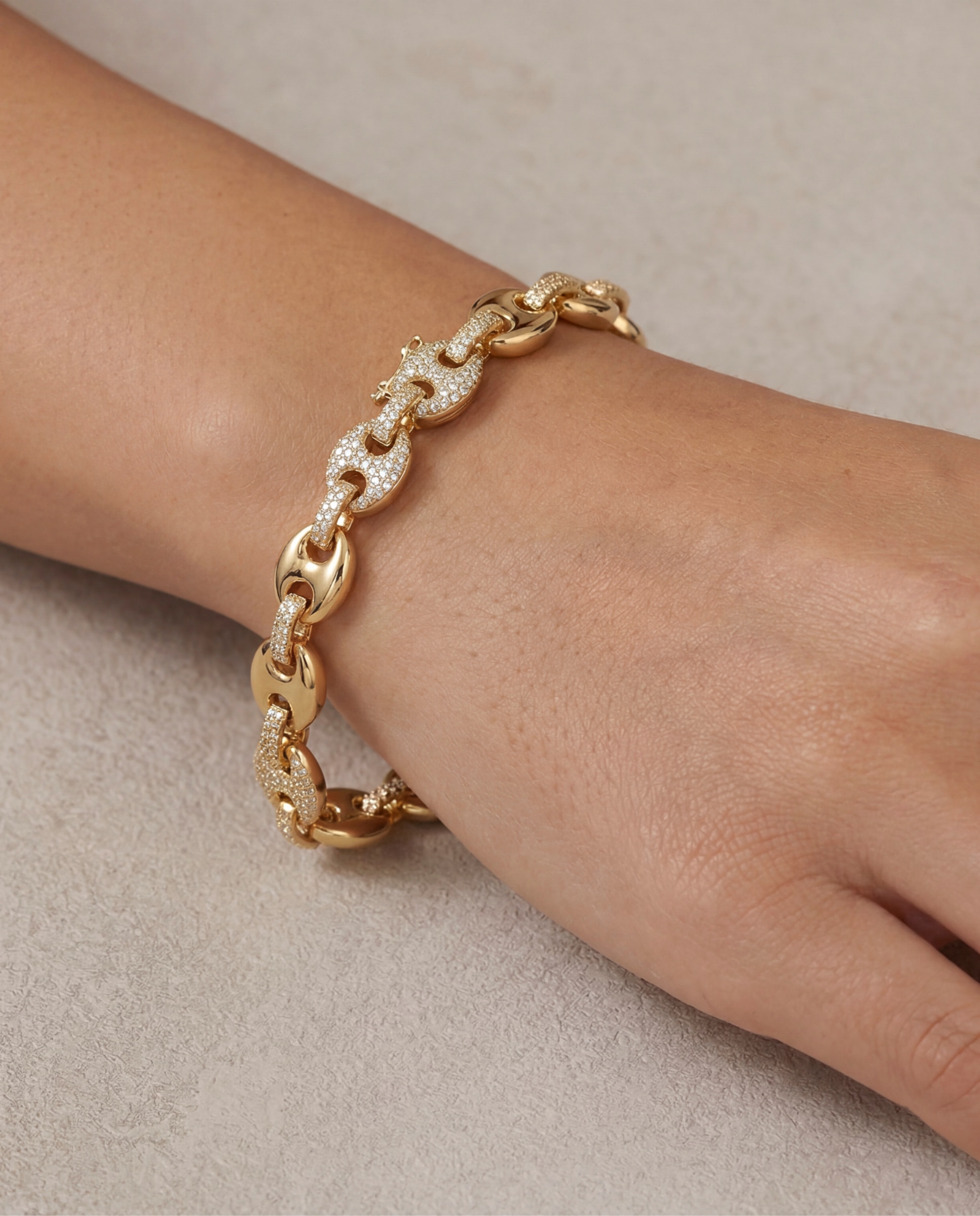 Pulseira Africa Acabada em Ouro Amarelo de 18k com Zirconita Brilhante Dourado-4