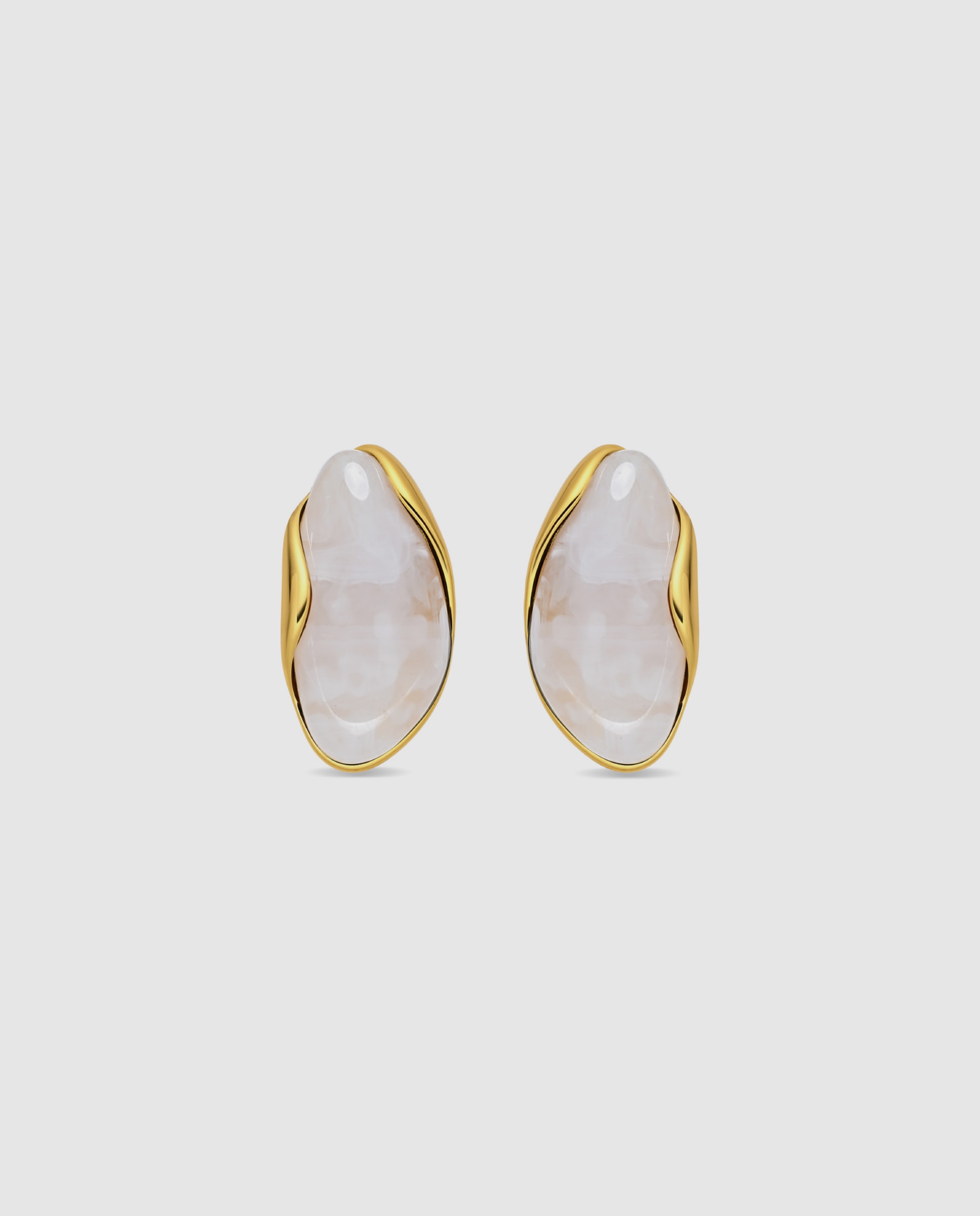 Imagem 0 de Brincos Africa com Acabamento em Ouro Amarelo de 18k e Resina em Creme