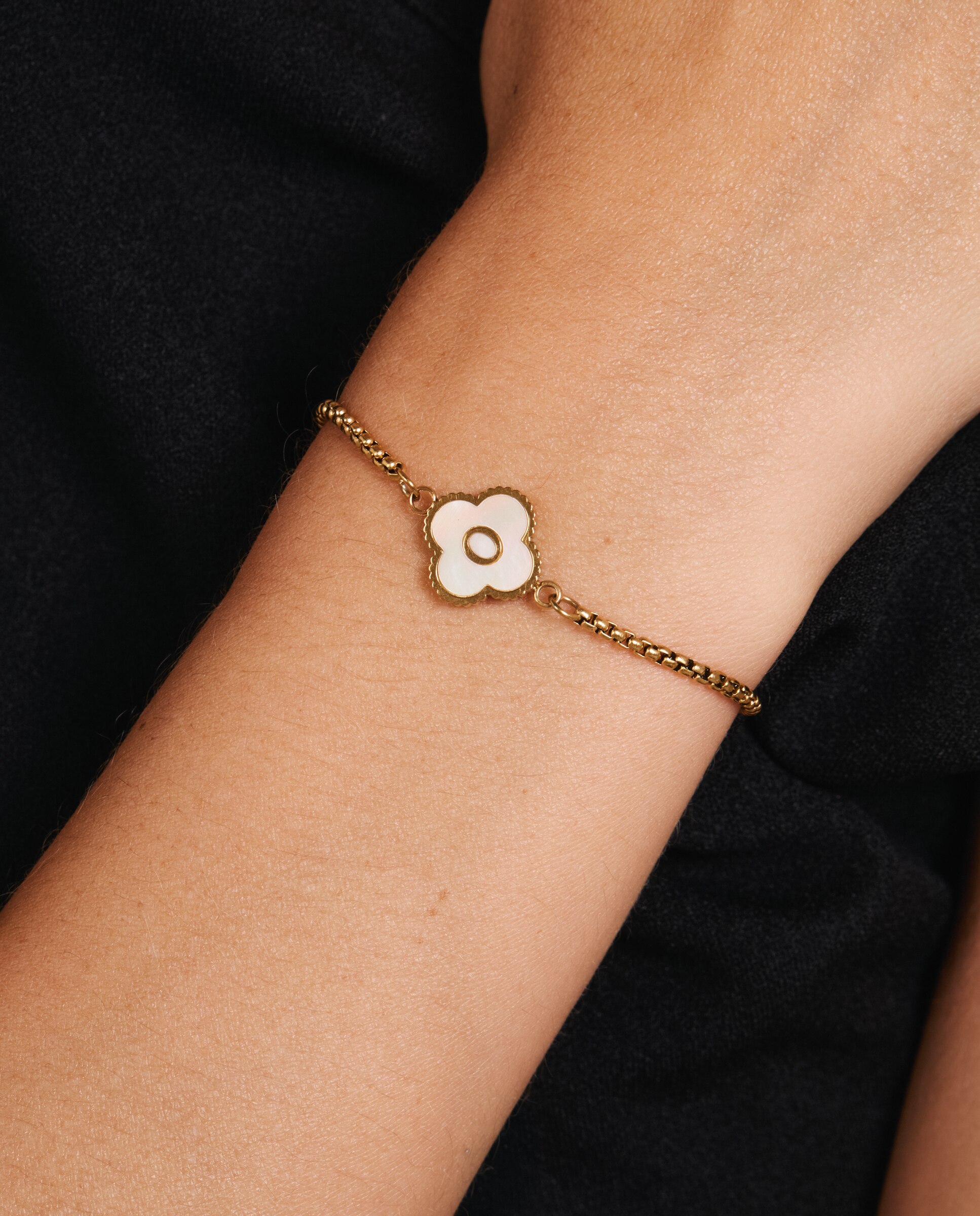 Pulseira de Corrente Letras de Aço com Madrepérola Acabada em Ouro de 18k Branco-4