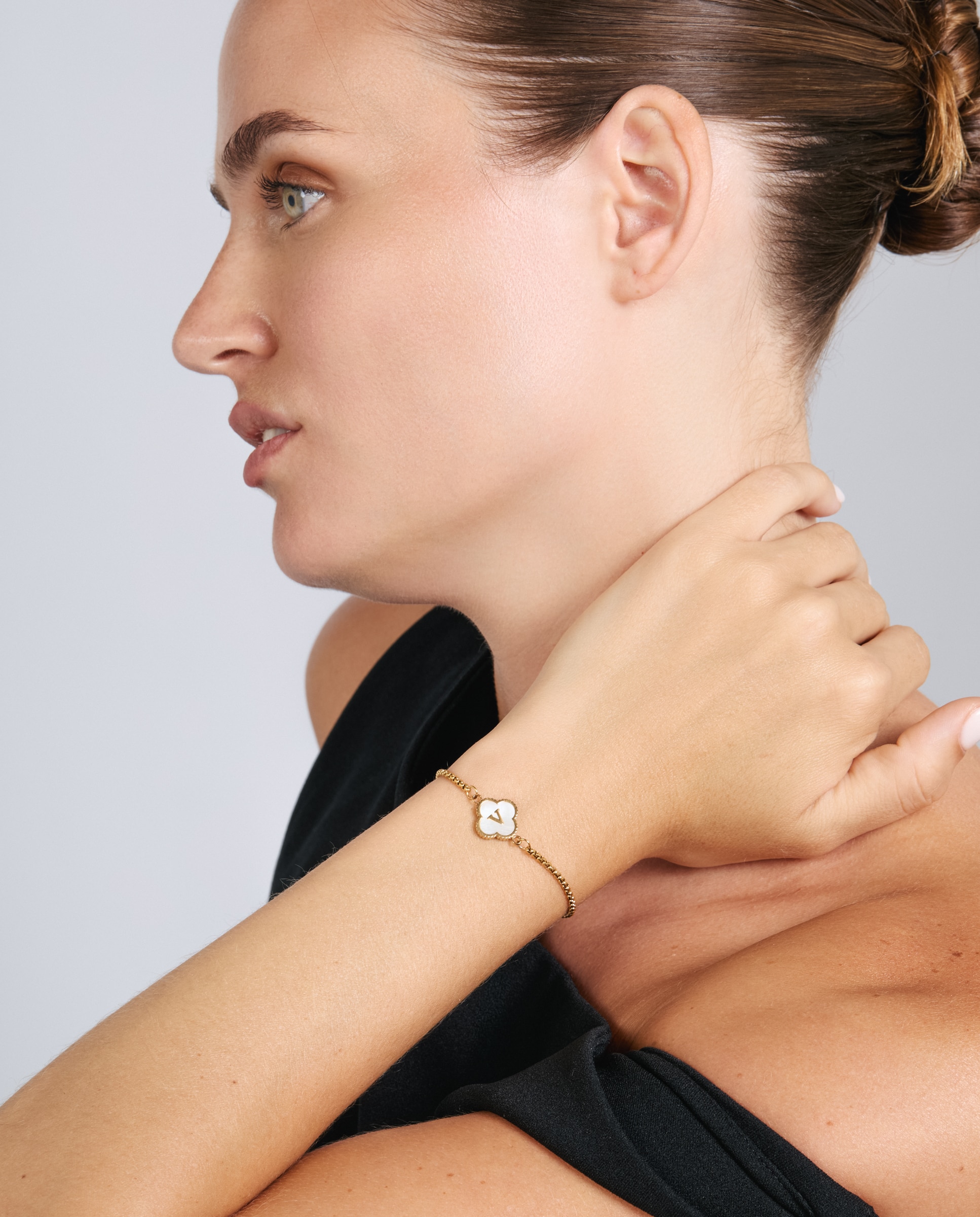 Pulseira de Corrente Letras de Aço com Madrepérola Acabada em Ouro de 18k Branco-5