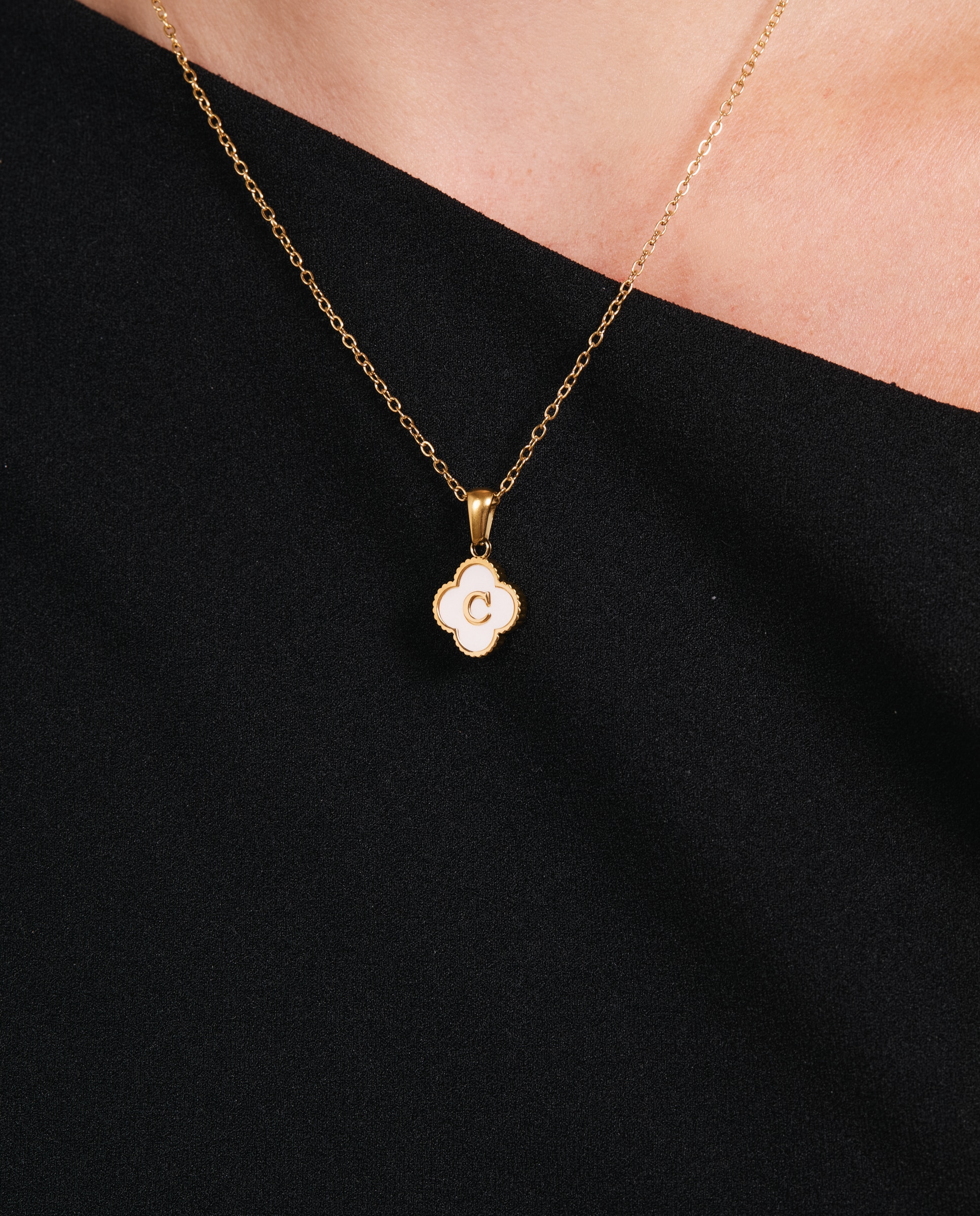 Colar Letras de Aço com Madrepérola Acabado em Ouro de 18k Branco-4