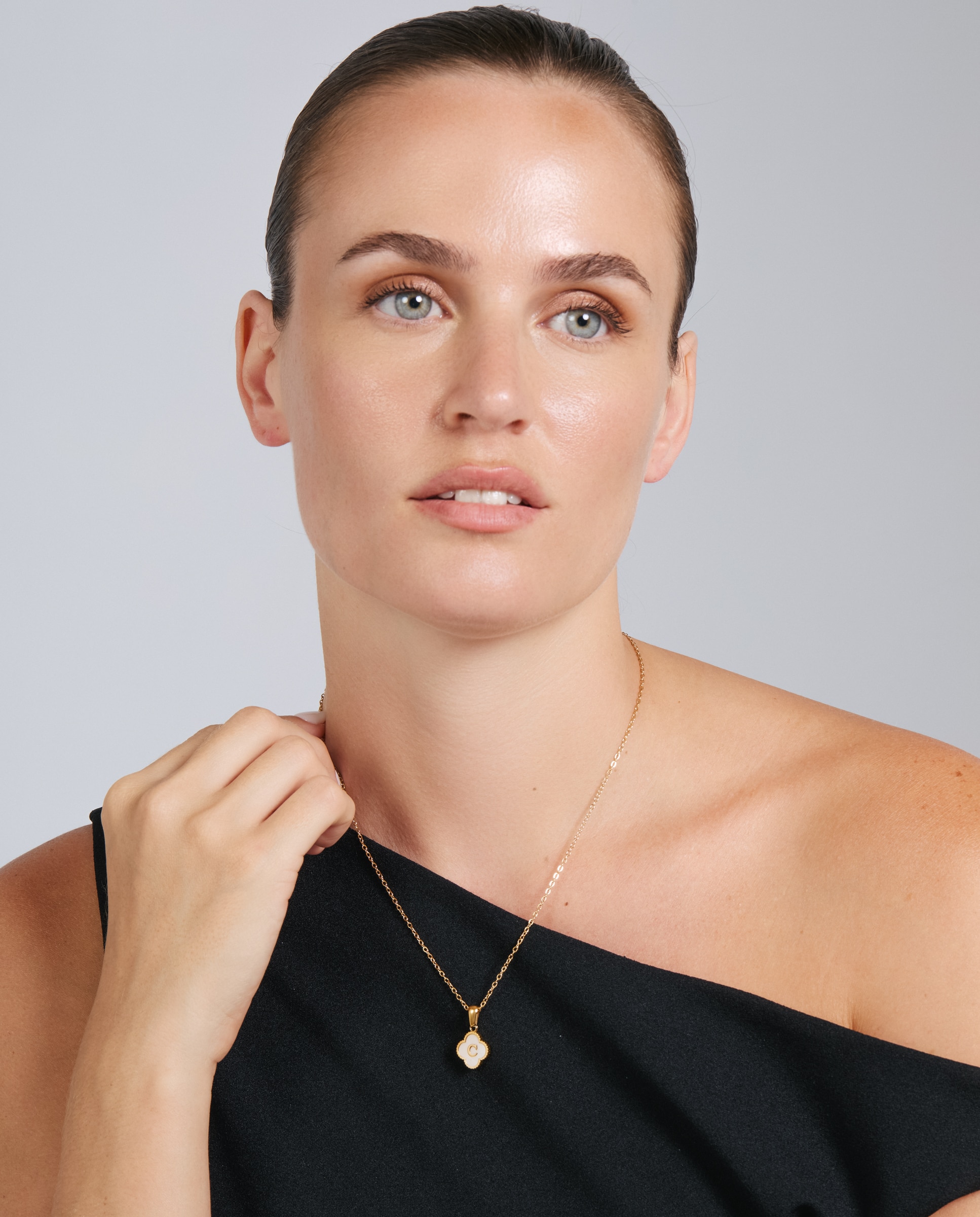 Colar Letras de Aço com Madrepérola Acabado em Ouro de 18k Branco-5