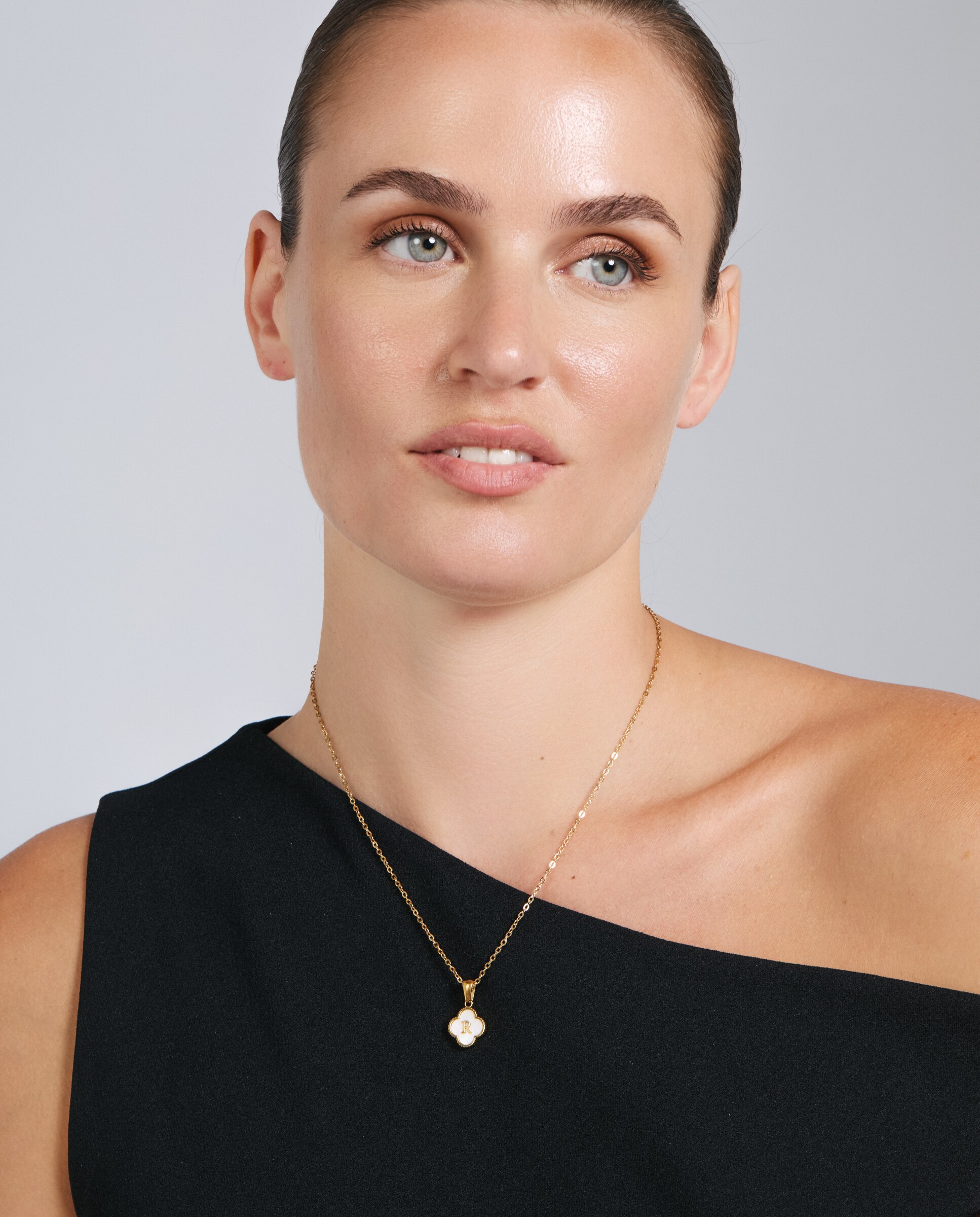 Colar Letras de Aço com Madrepérola Acabado em Ouro de 18k Branco-2