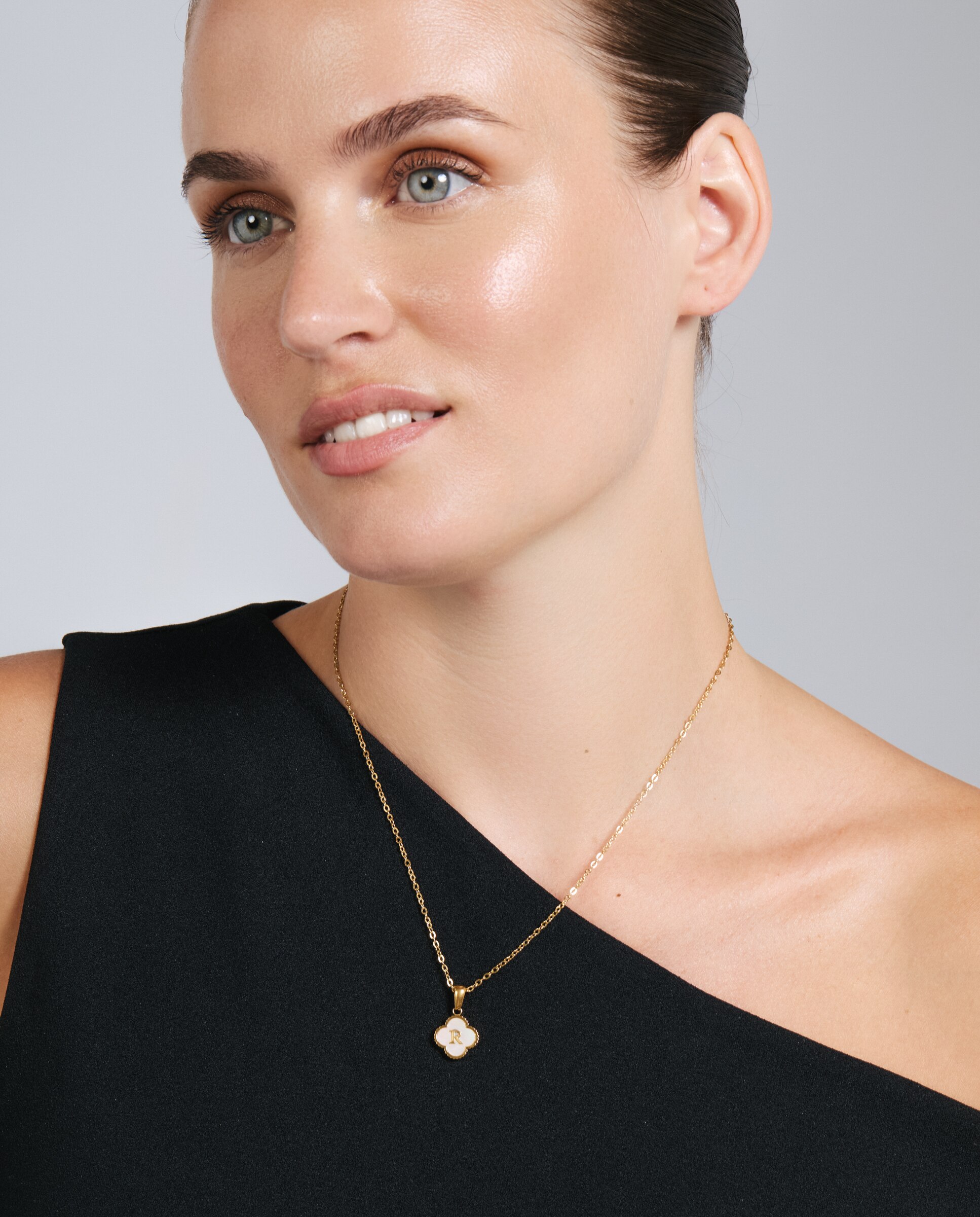 Colar Letras de Aço com Madrepérola Acabado em Ouro de 18k Branco-5