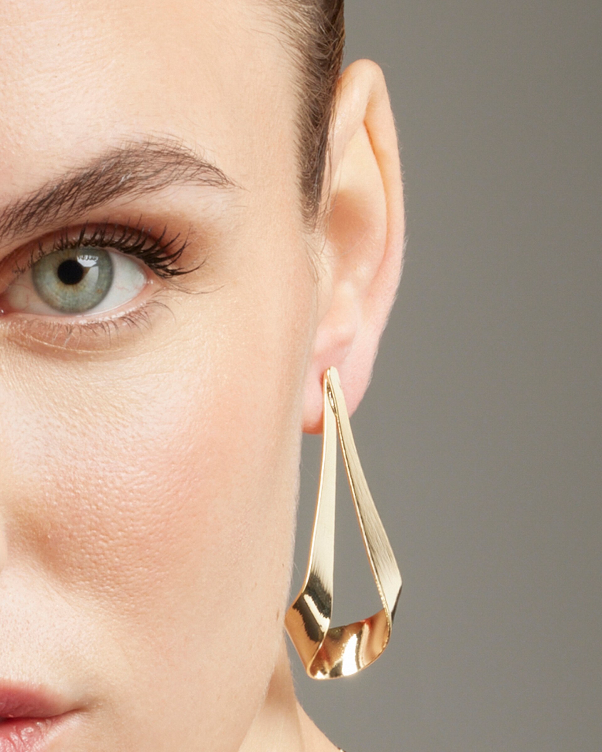 Brincos Compridos com Acabamento em Ouro Amarelo de 18 Quilates Ouro-4