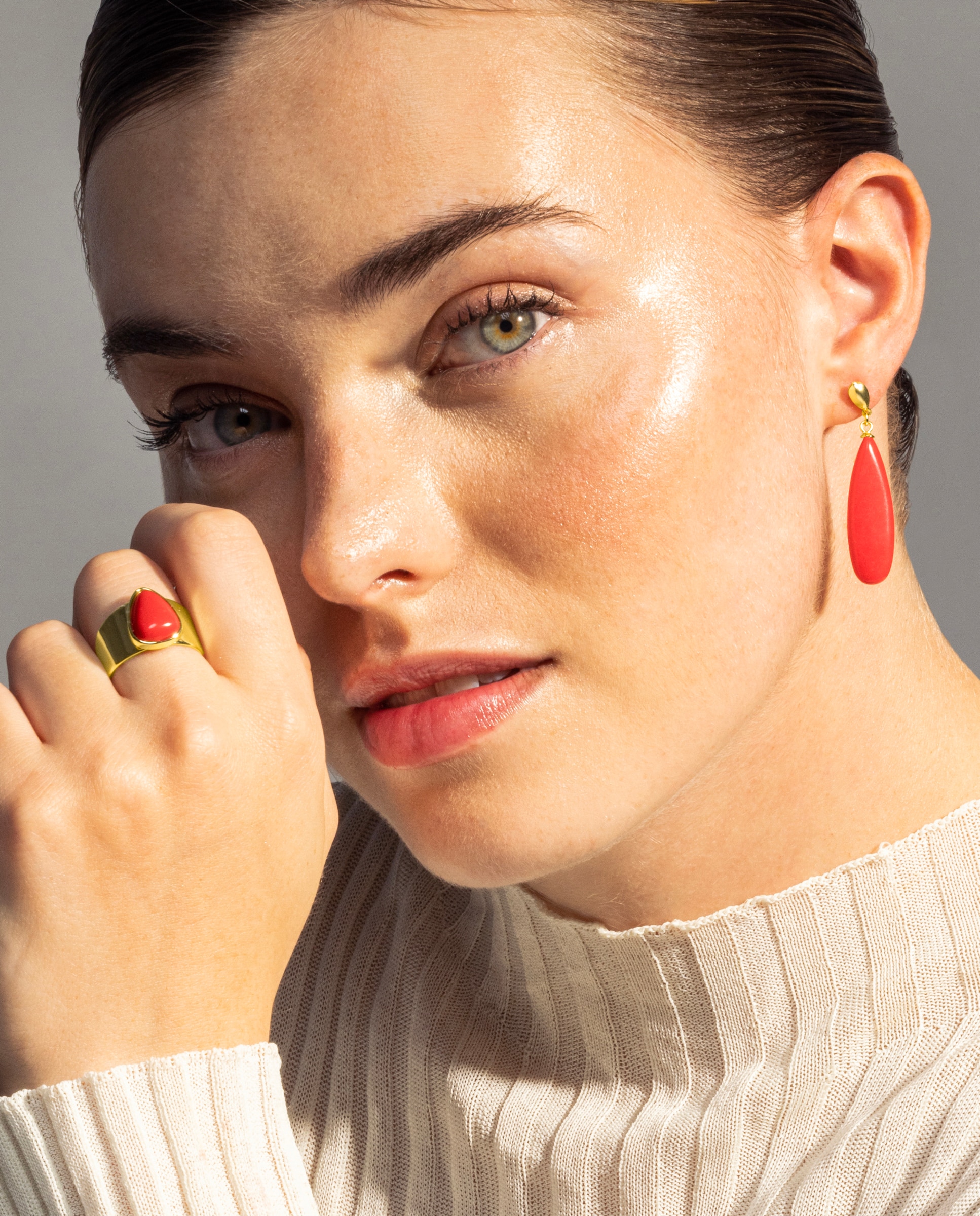 Anel Ajustável África Moda com Acabamento em Ouro Amarelo de 18 Quilates com Coral Ouro-2