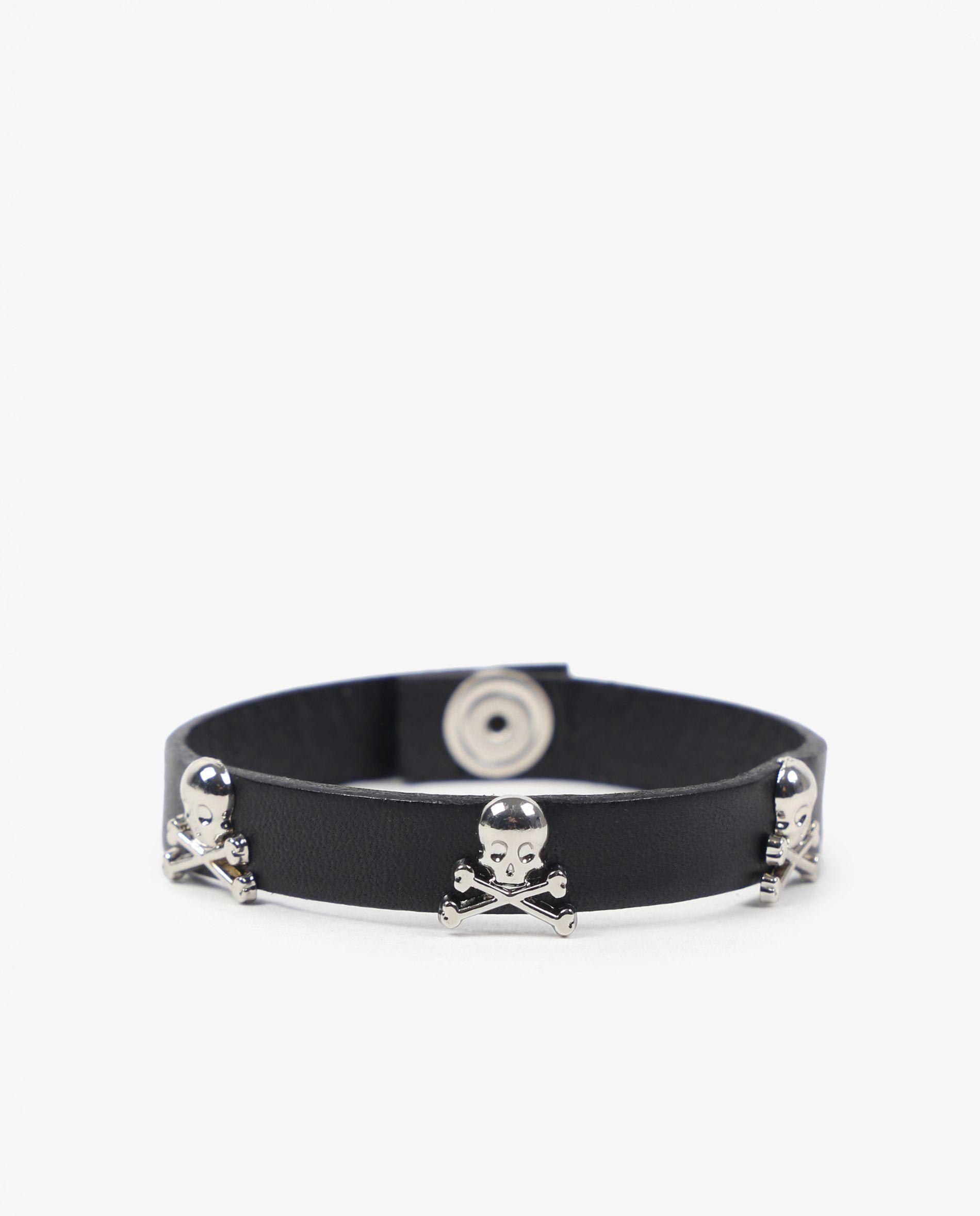 Pulseira de Pele com Caveiras Metálicas Preto-2
