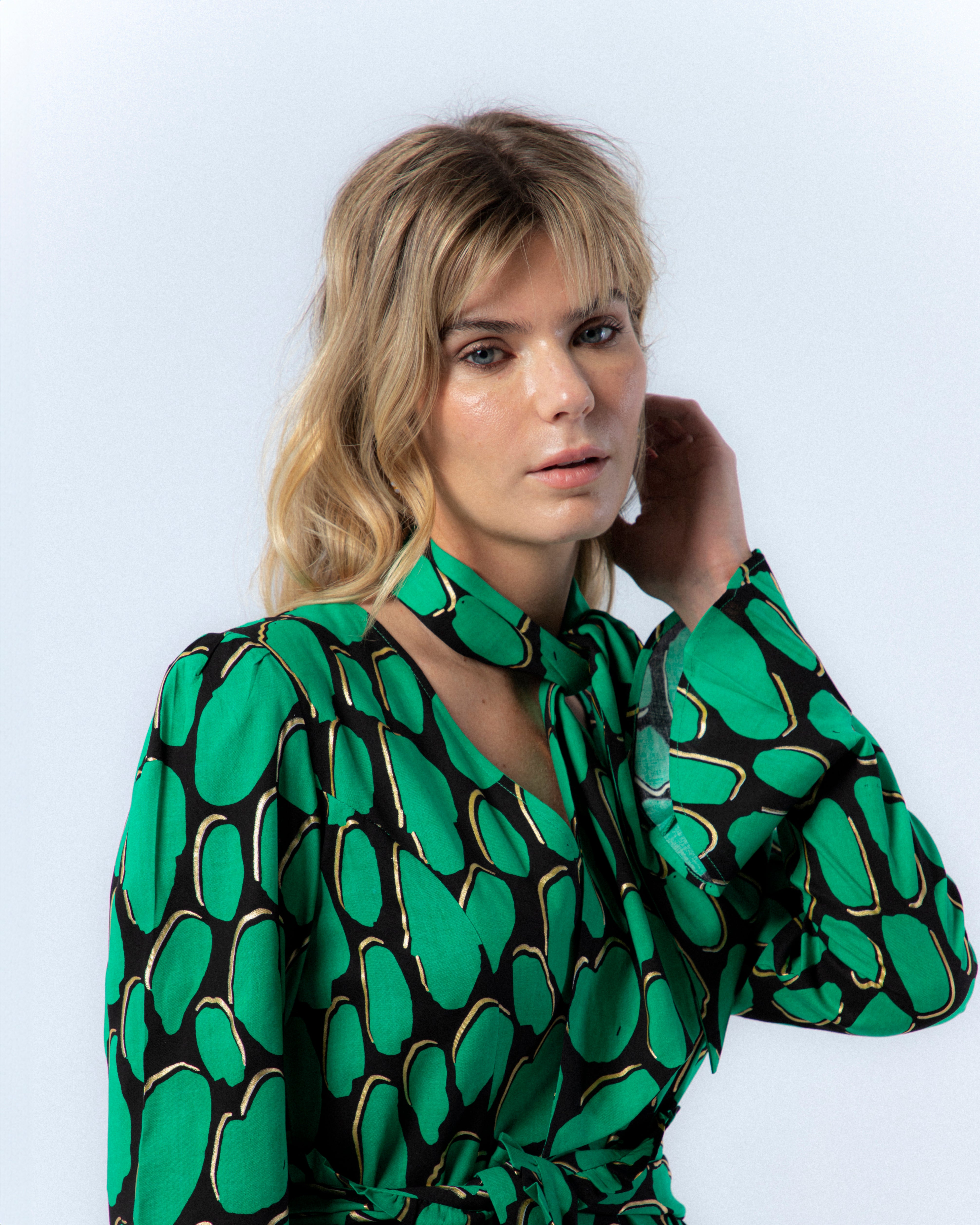 Vestido Comprido com Gola em V com Estampado Abstrato Victoria Verde-2