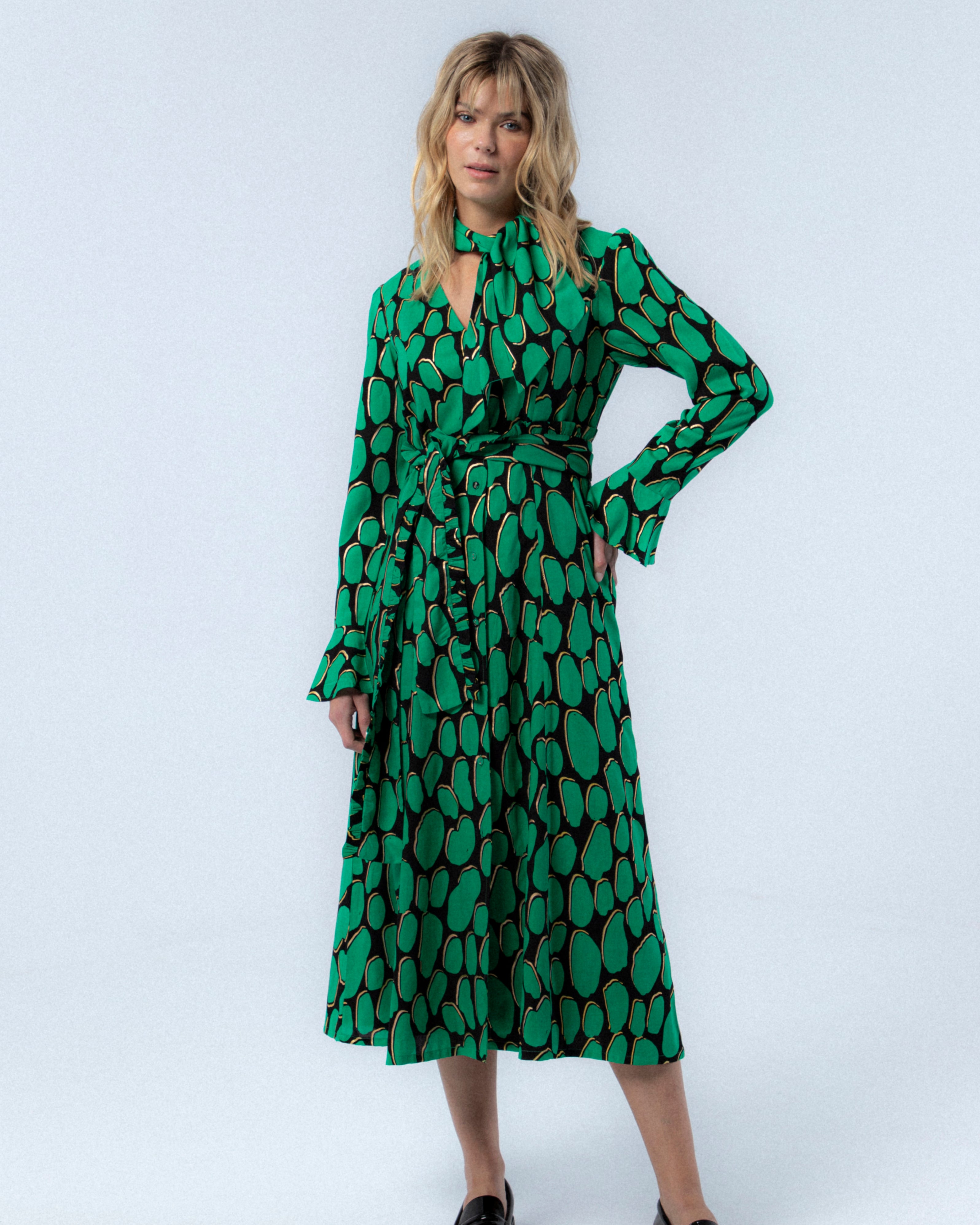 Vestido Comprido com Gola em V com Estampado Abstrato Victoria Verde-3
