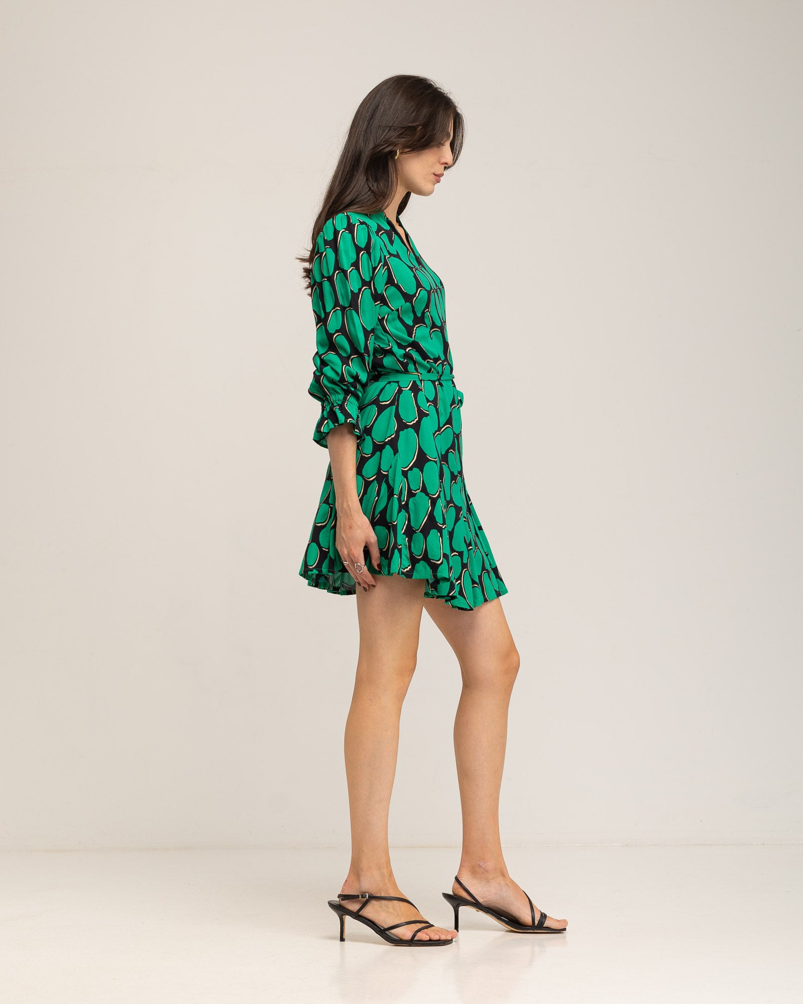 Vestido Curto Gola em V Victoria Verde-3