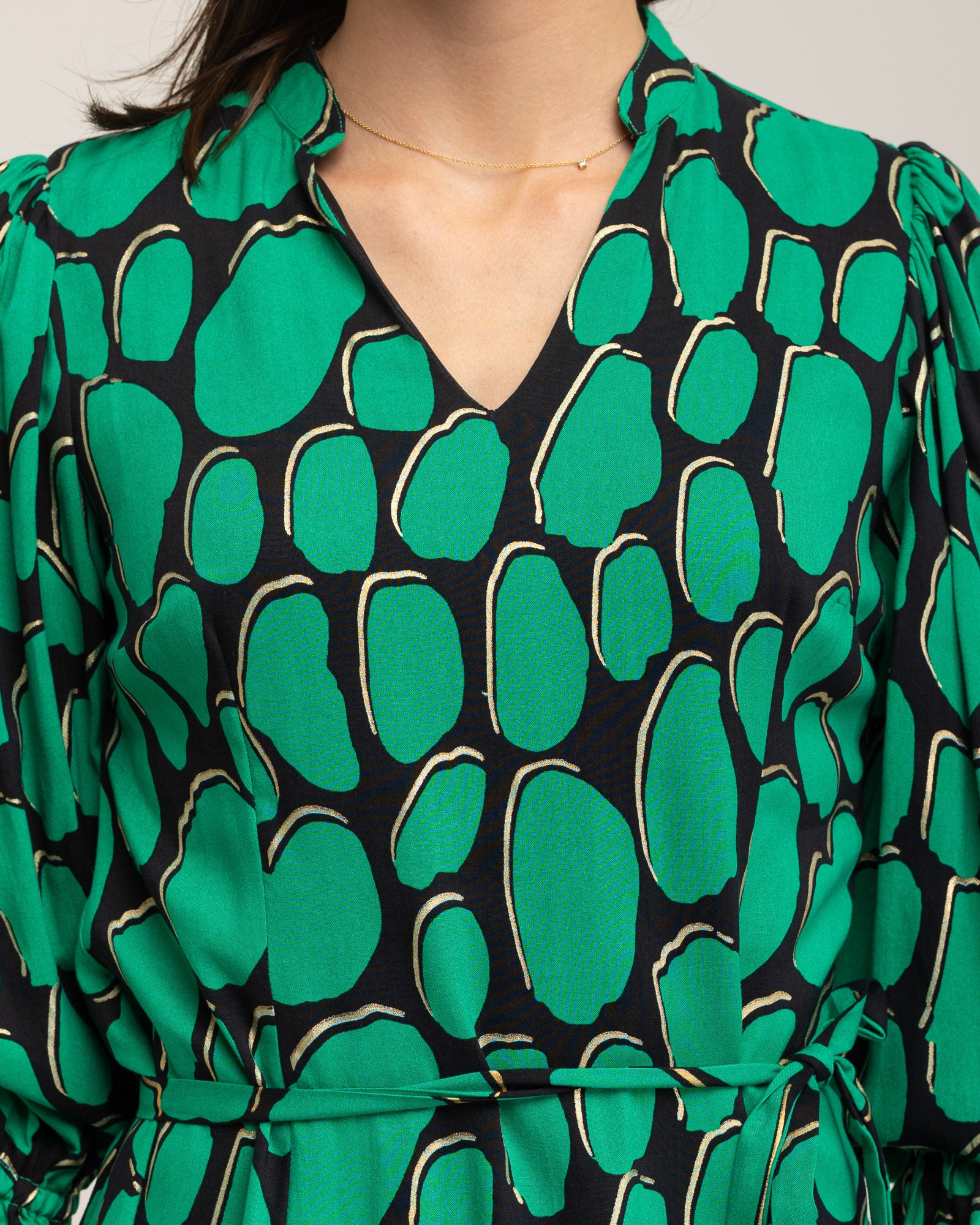 Vestido Curto Gola em V Victoria Verde-5