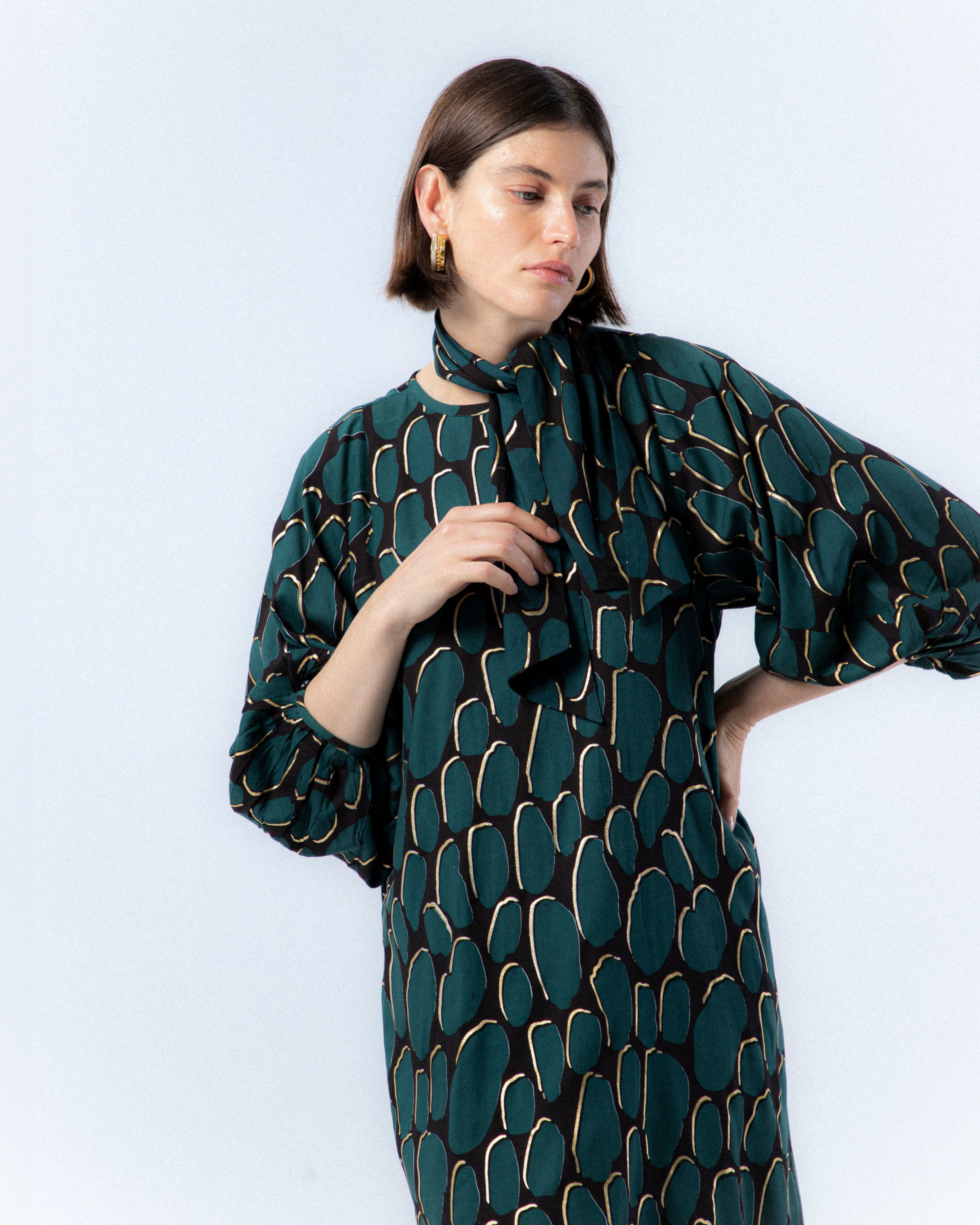 Vestido Curto com Estampado Abstrato com Detalhes de Foil Dourado Victoria Azul-índigo-4