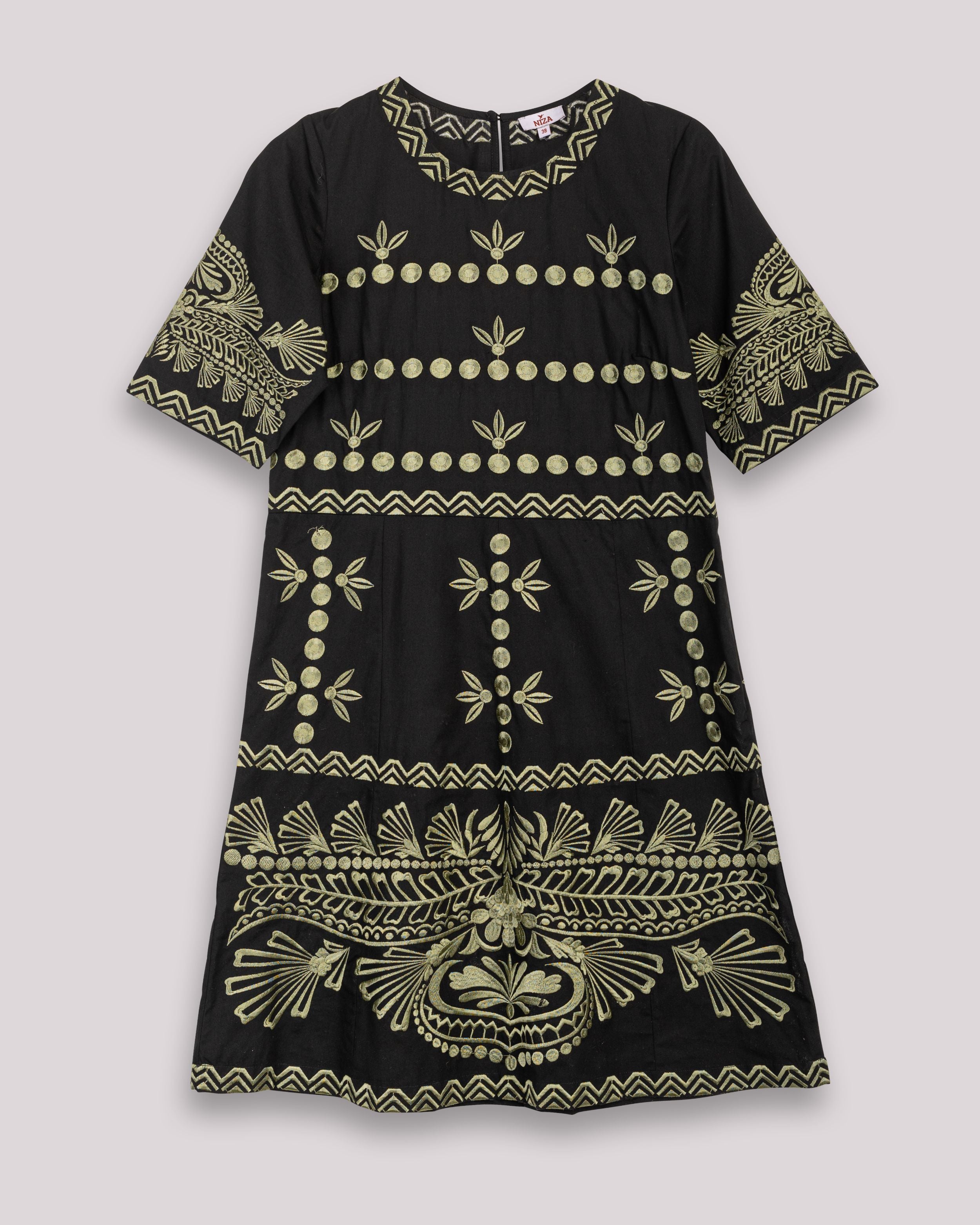 Vestido Curto com Bordado Frontal em Contraste Berta Preto-6