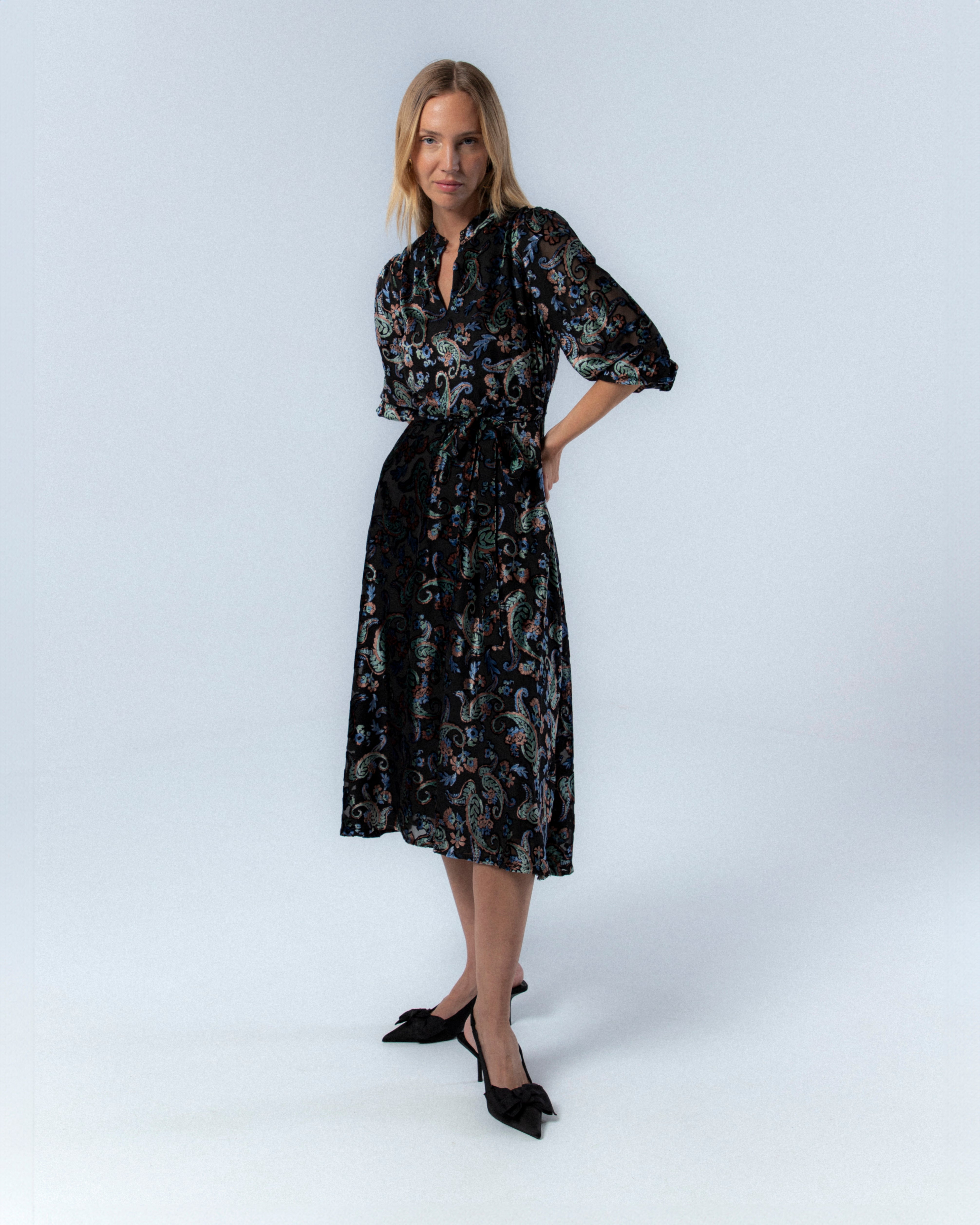 Vestido Midi com Cinto Laçada Candela Preto-1