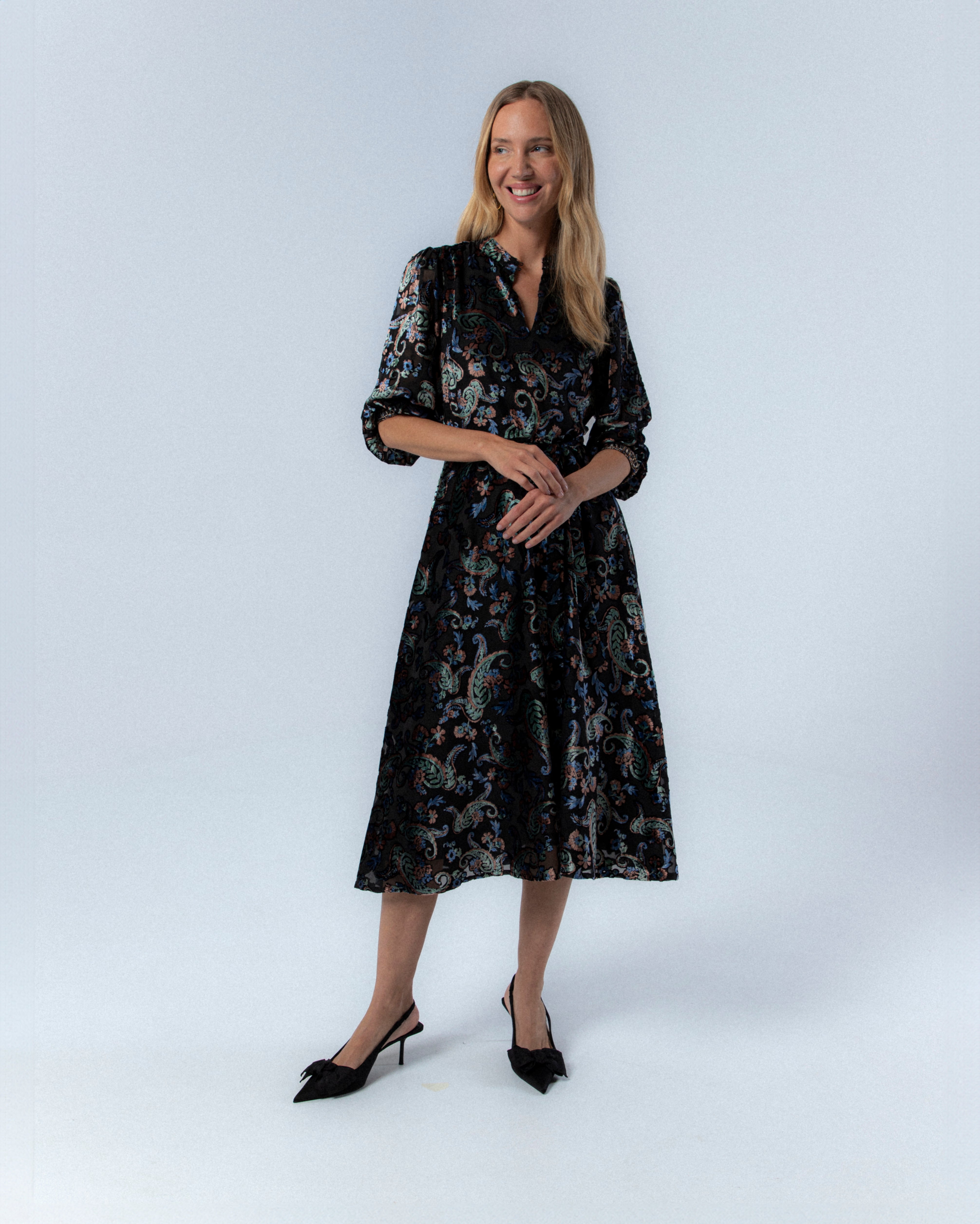 Vestido Midi com Cinto Laçada Candela Preto-3