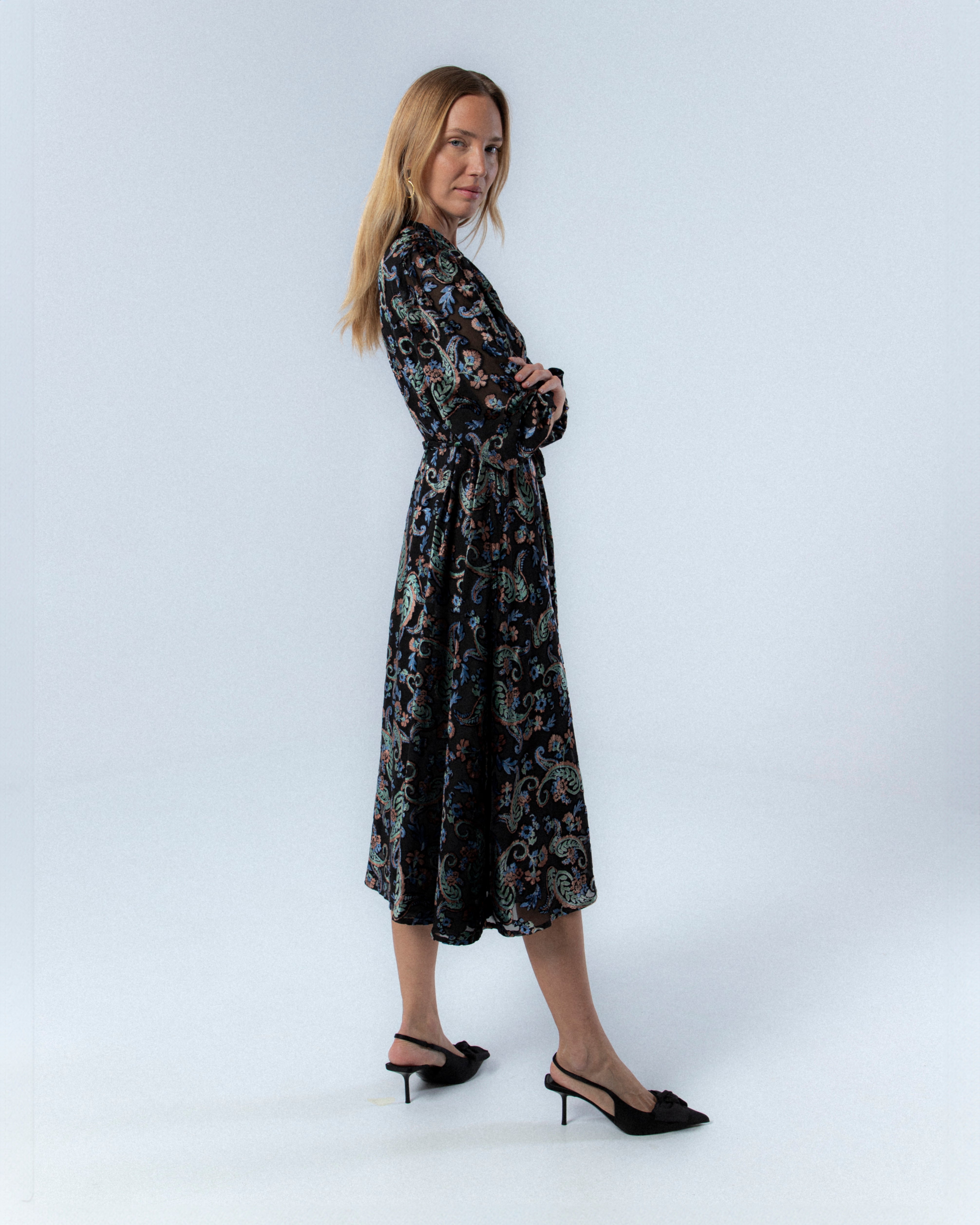 Vestido Midi com Cinto Laçada Candela Preto-5