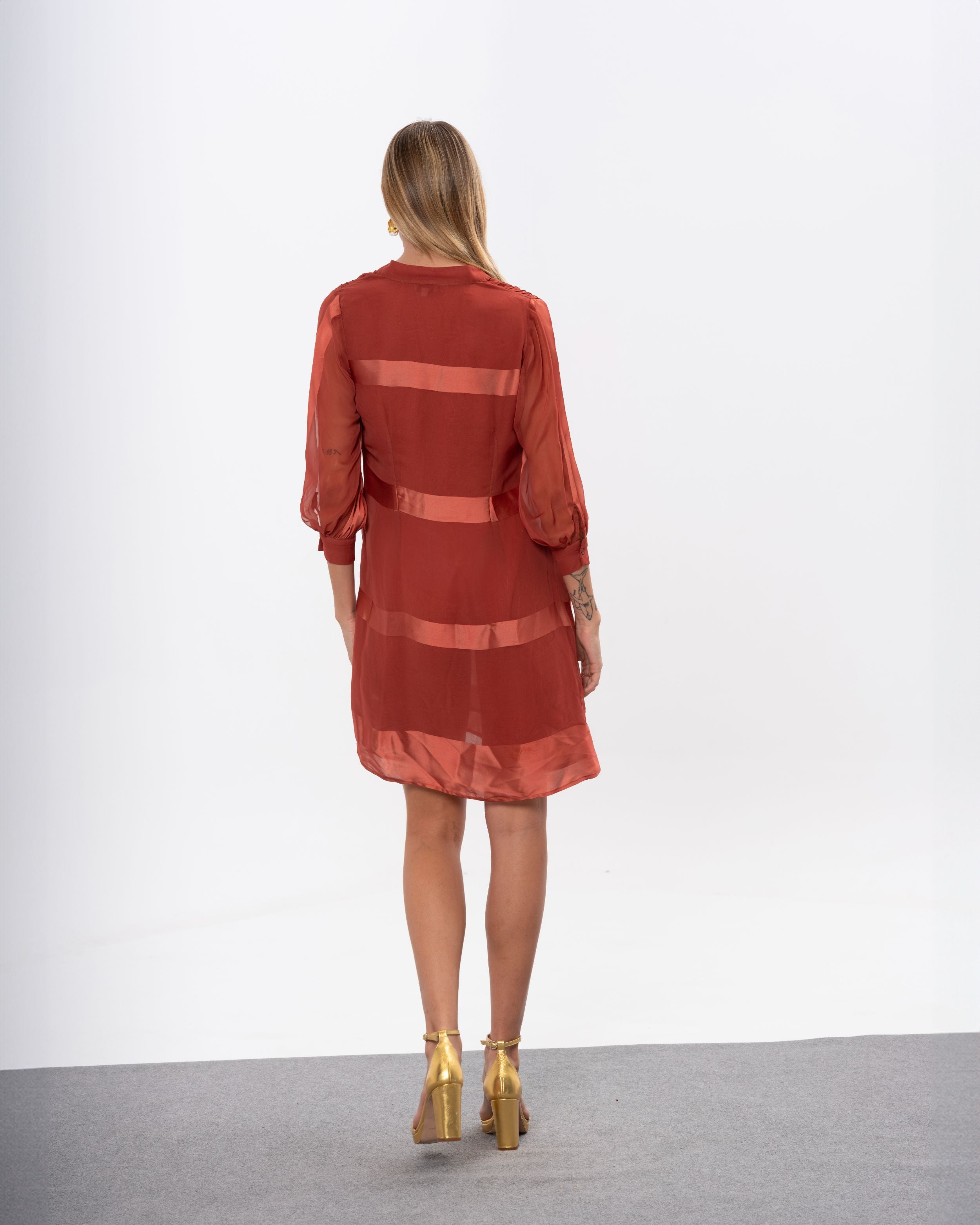 Vestido Curto com Tecido às Riscas Acetinadas Carolina Laranja-3