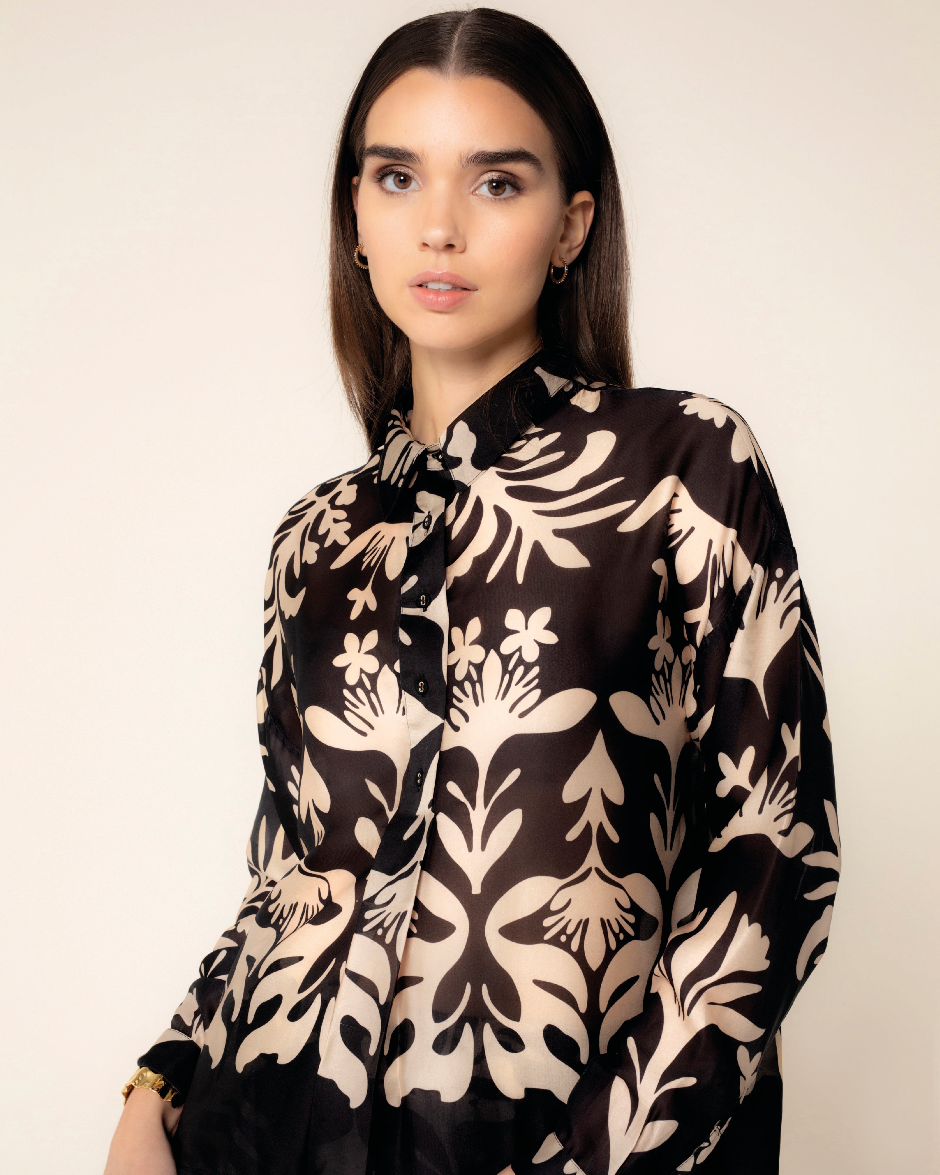 Camisa Fluída com Estampado Floral Preto / Branco-1