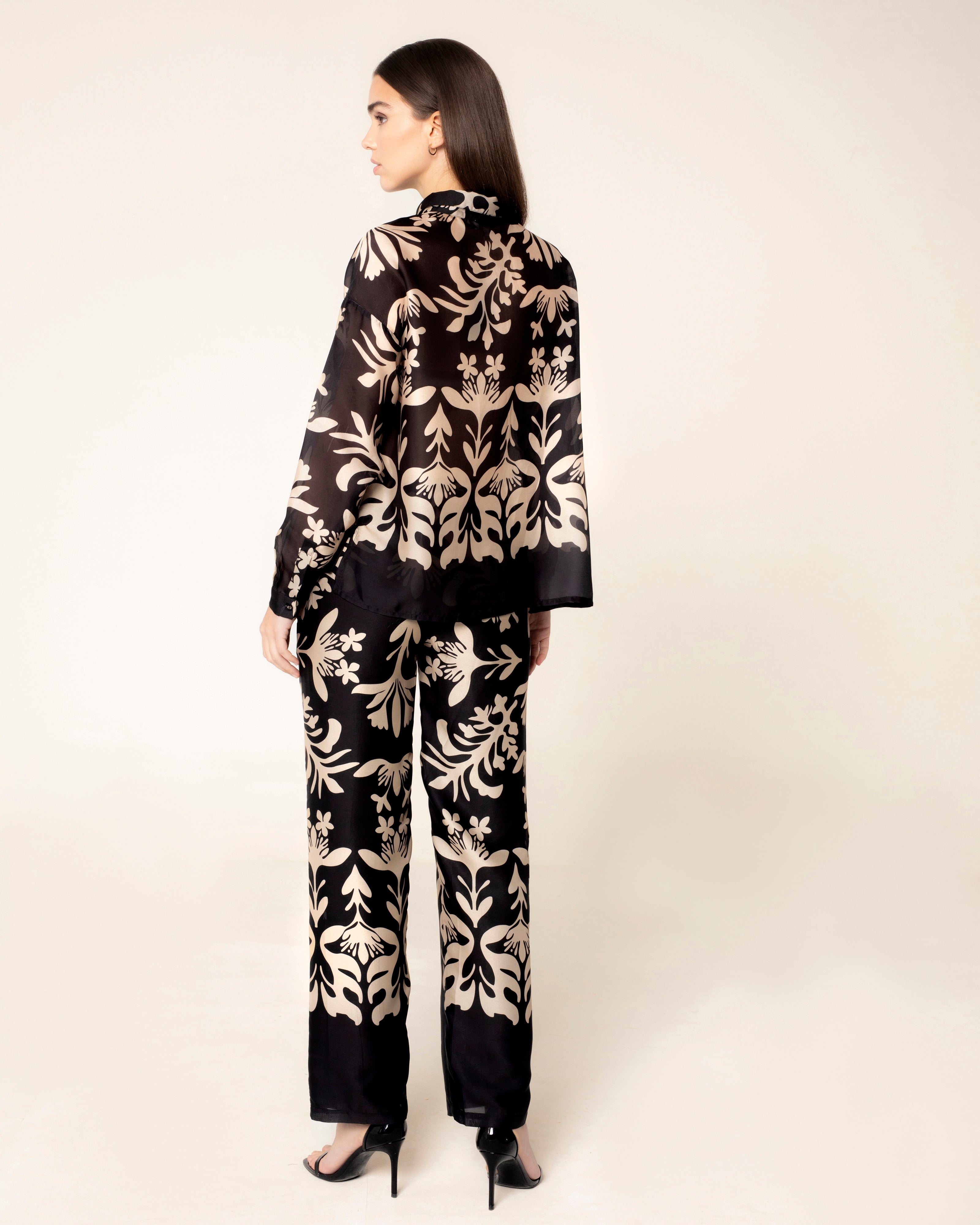 Calças Largas Fluídas de Cintura Subida e Estampado Floral Preto-4