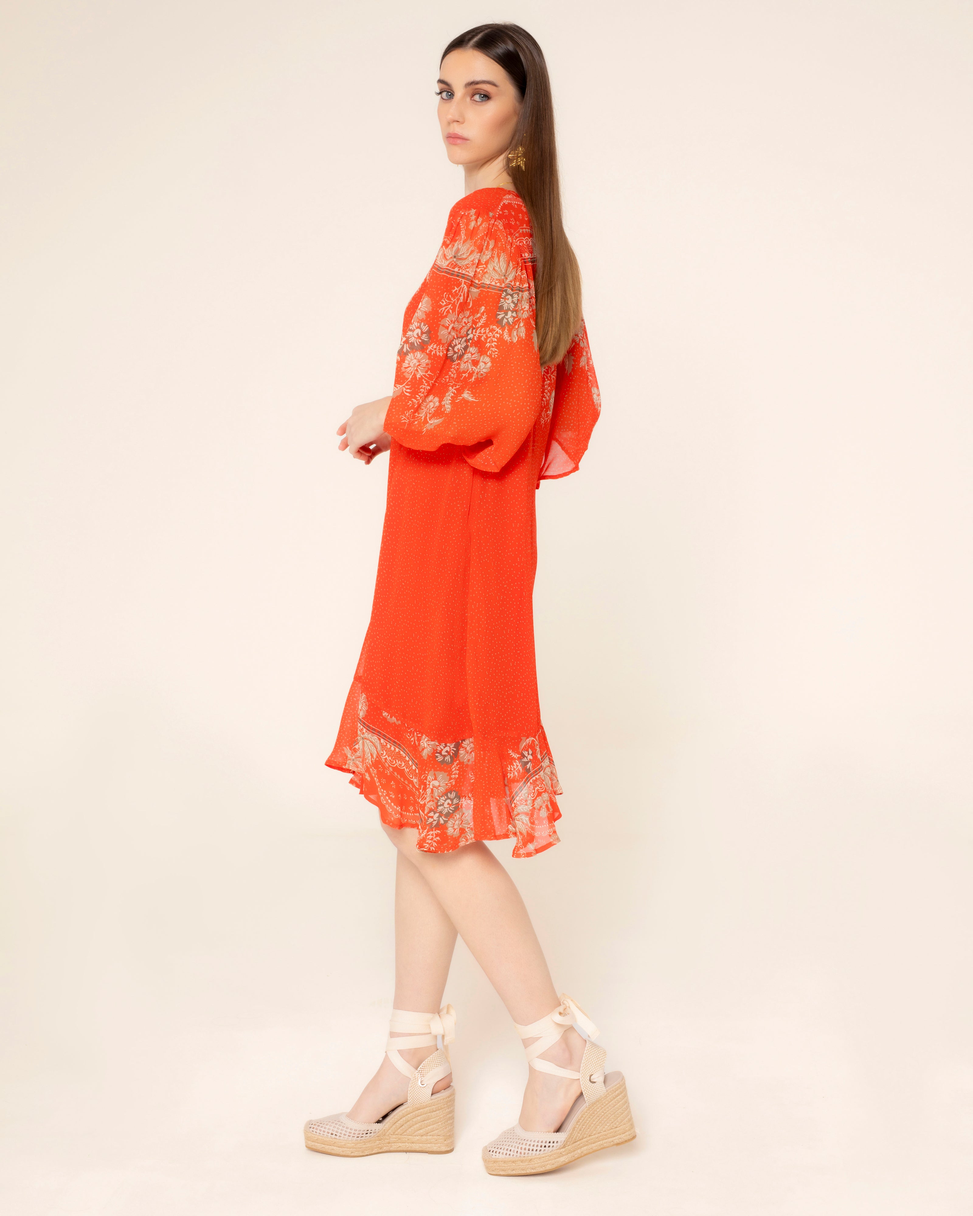 Vestido Curto com Decote em V e Estampado de Flores Vermelho-2
