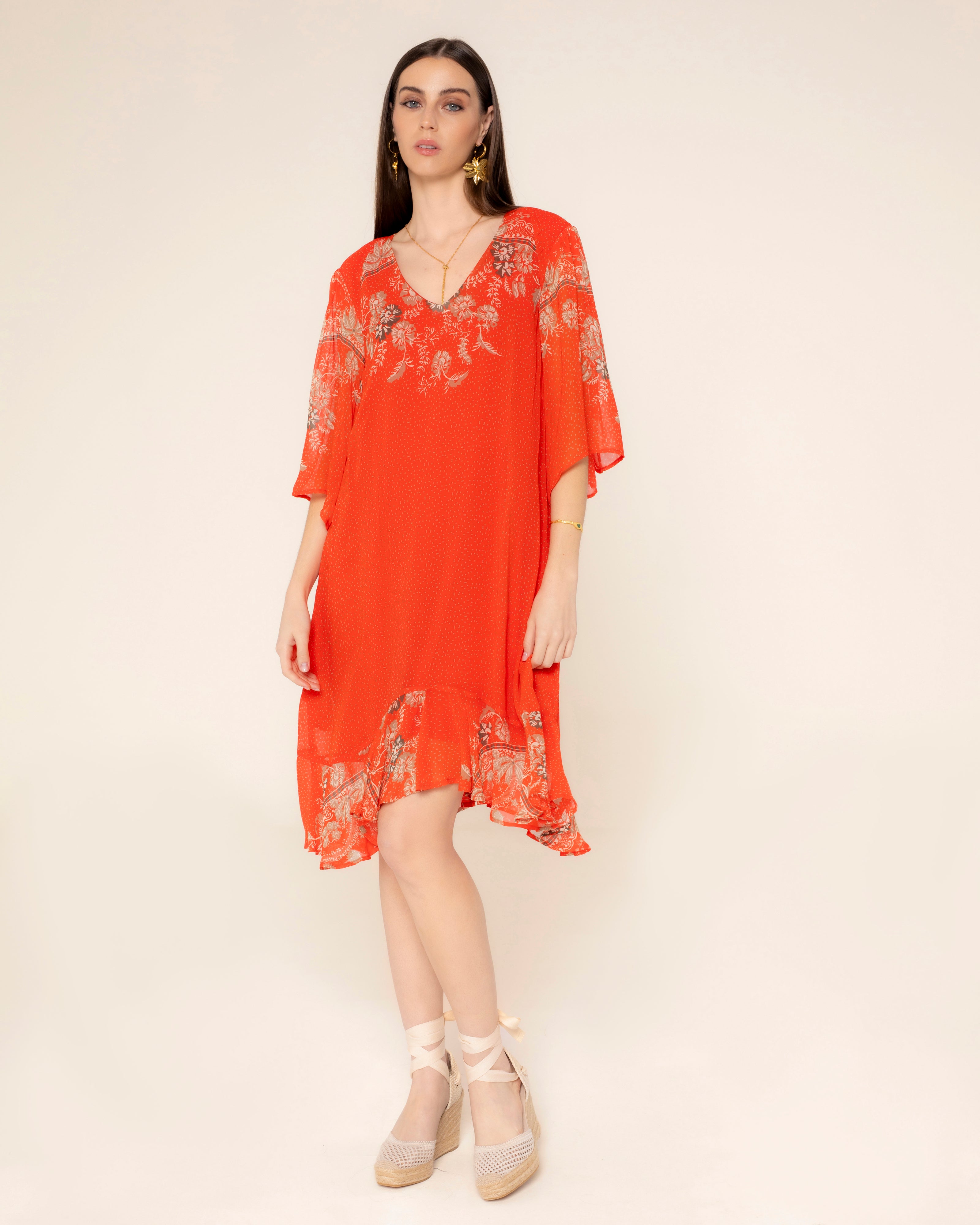 Vestido Curto com Decote em V e Estampado de Flores Vermelho-3