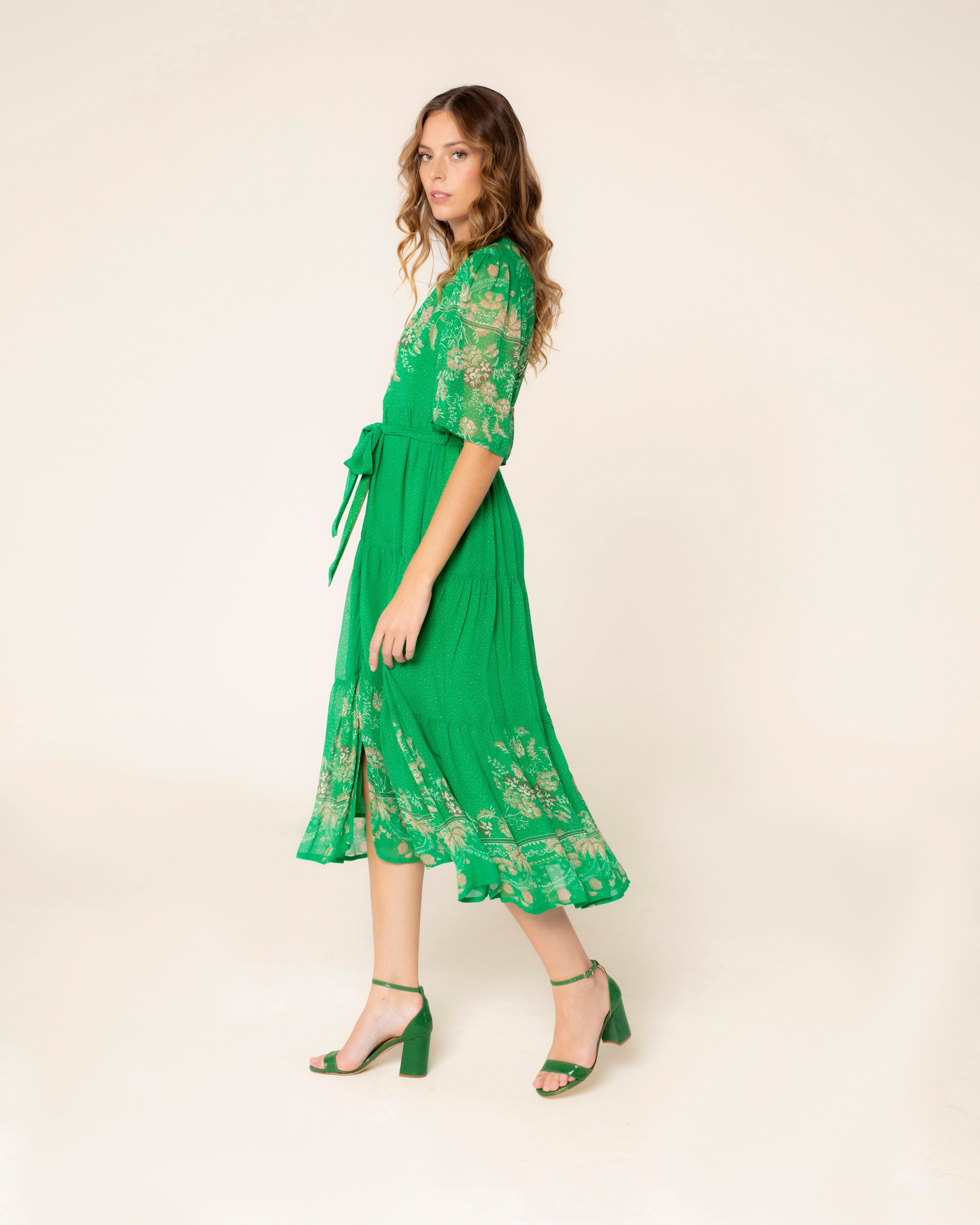 Vestido Tipo Camisa com Manga Abalonada e Cinto Laçada Verde-3