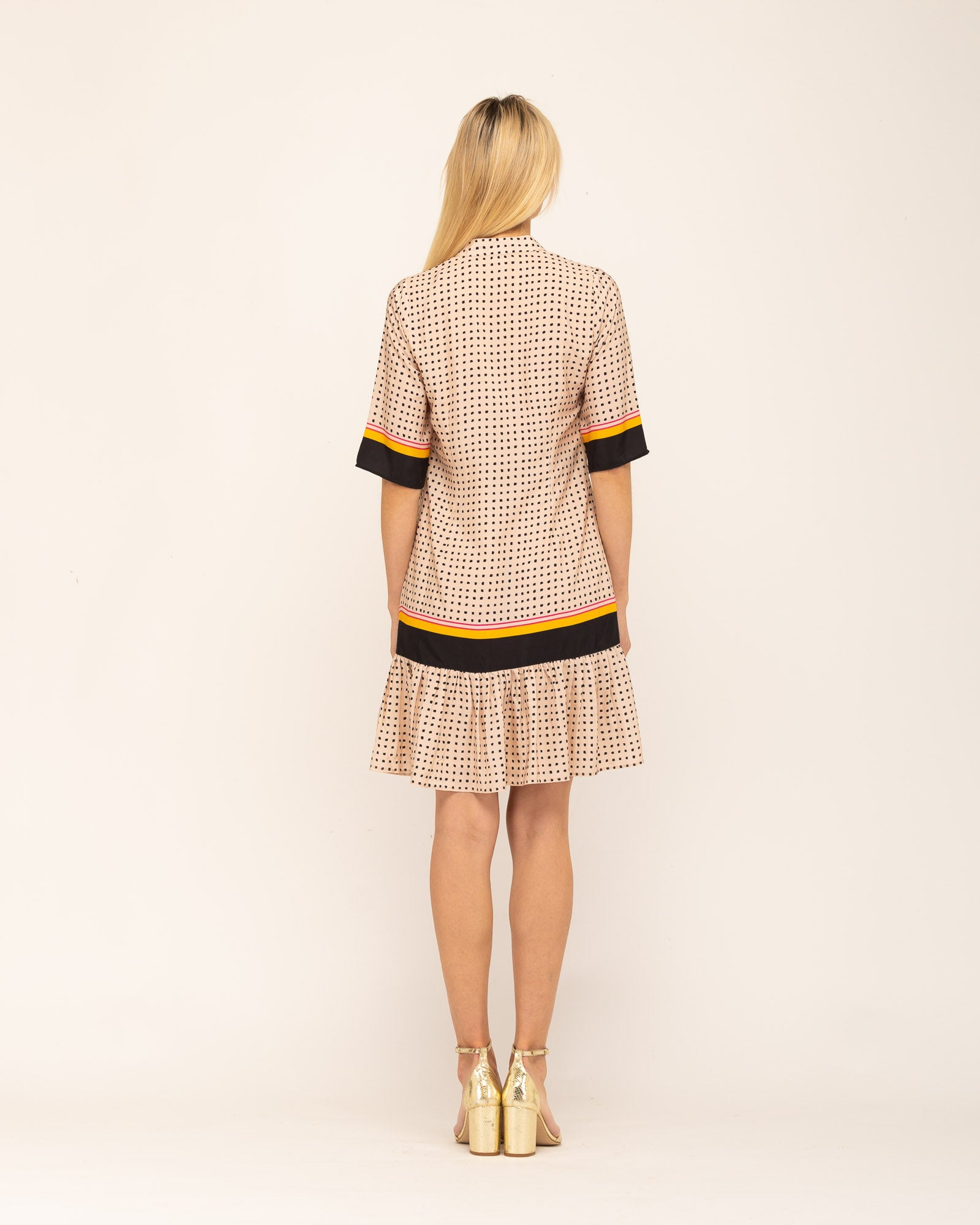 Vestido Curto Acetinado com Bolinhas Roma Bege-4