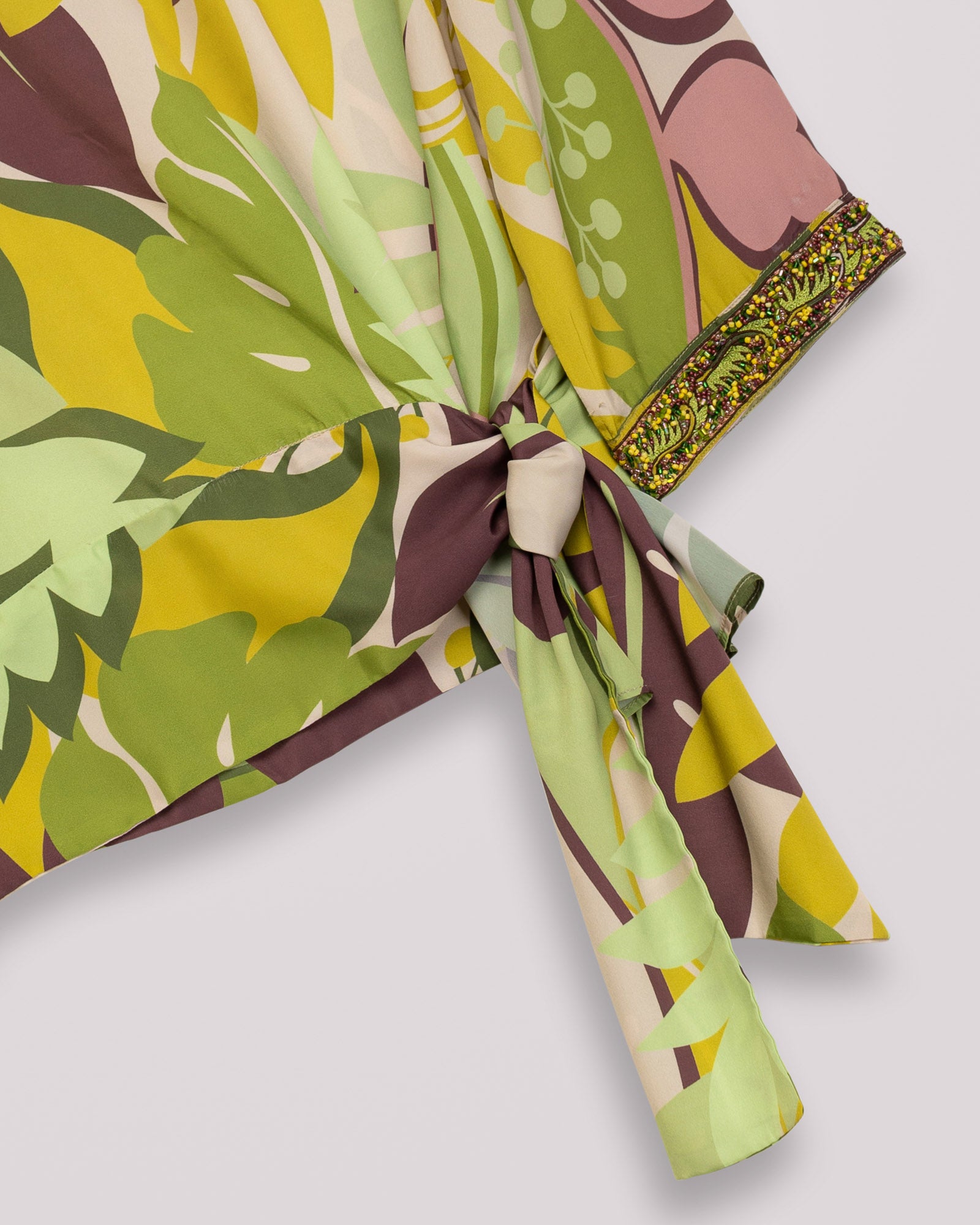 Blusa com Estampado Floral e Pedras Decorativas no Punho Amarelo-6