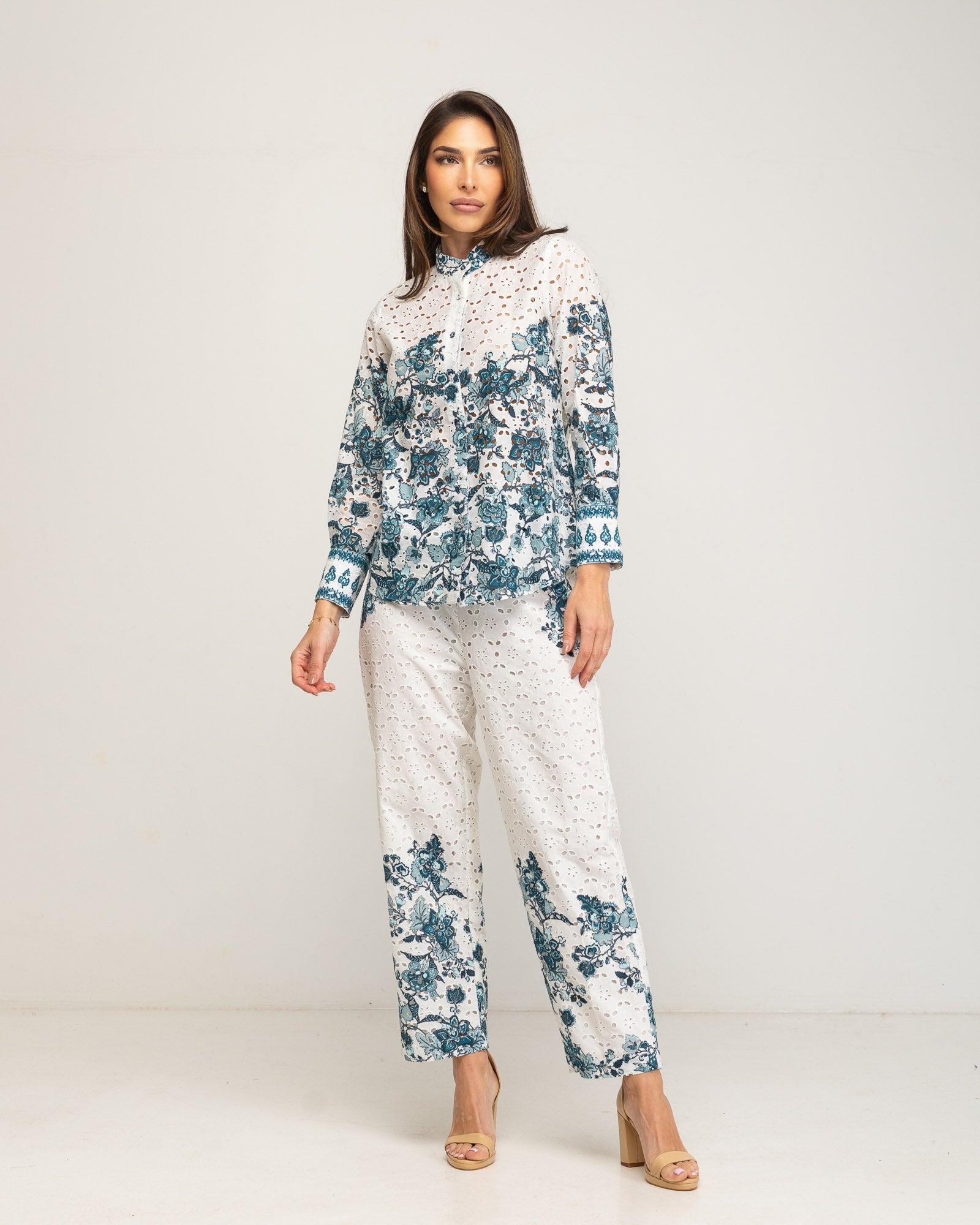Camisa Perfurada Estampada em Salvia Branco / Azul-1