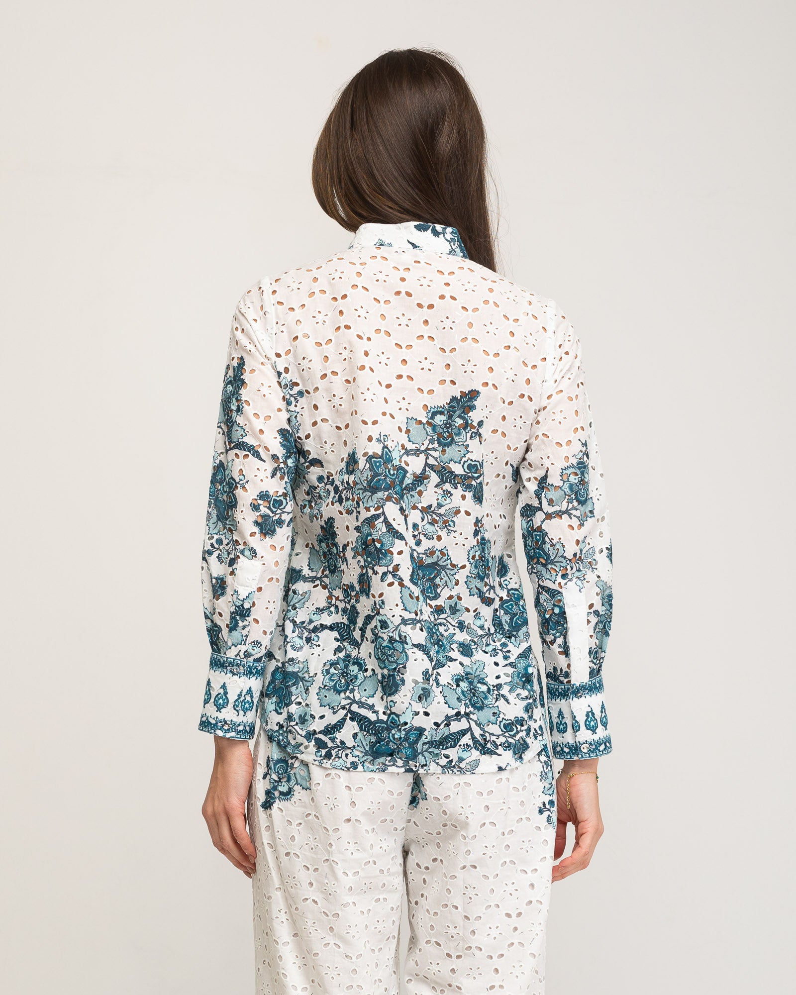 Camisa Perfurada Estampada em Salvia Branco / Azul-4