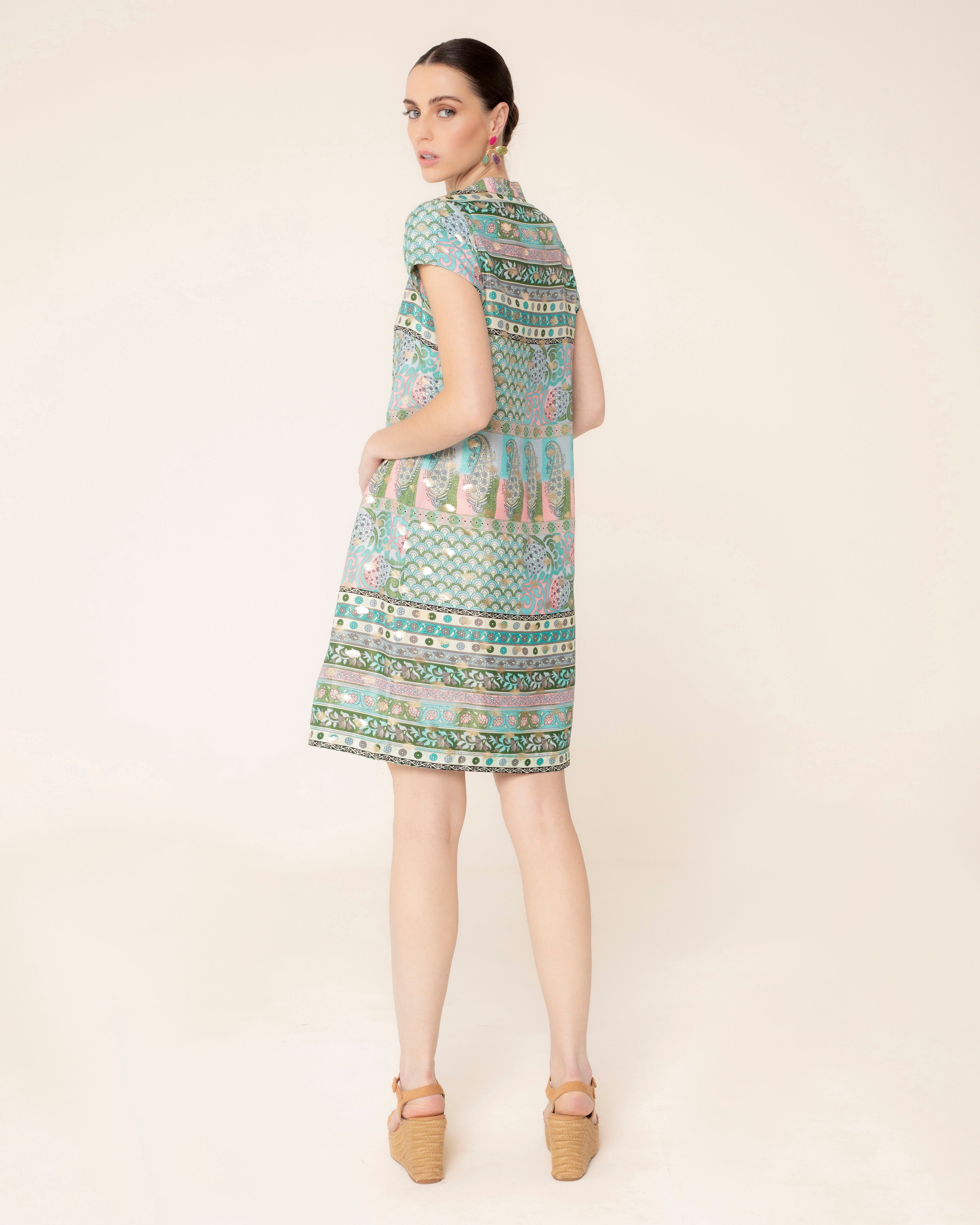 Vestido Curto com Estampado Geométrico e Foil Dourado Verde-2