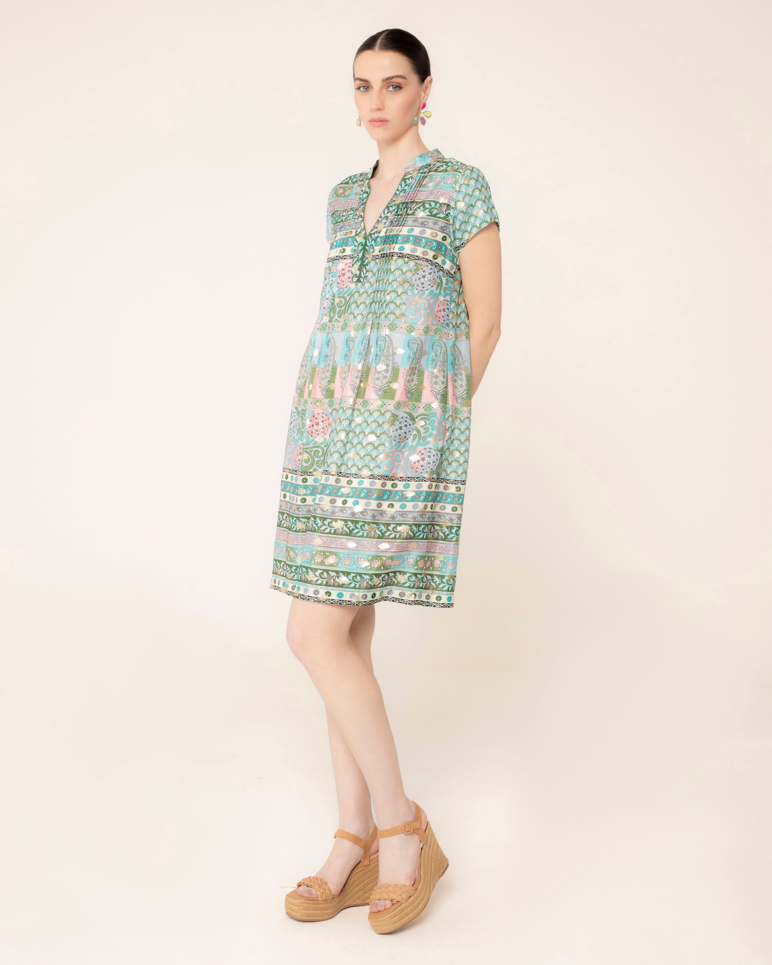 Vestido Curto com Estampado Geométrico e Foil Dourado Verde-3