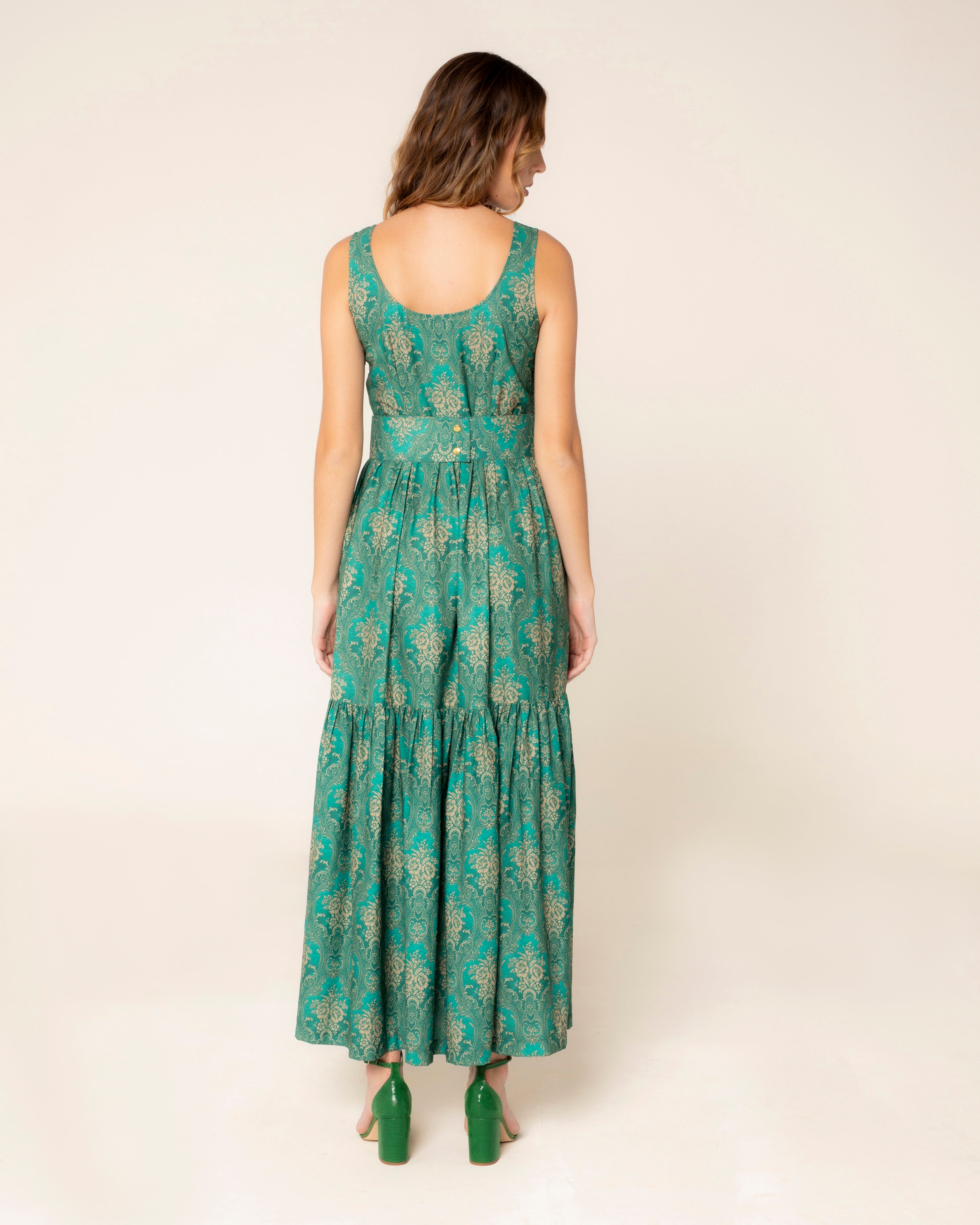 Vestido Comprido com Decote Redondo e Pedraria Bordada Verde-4