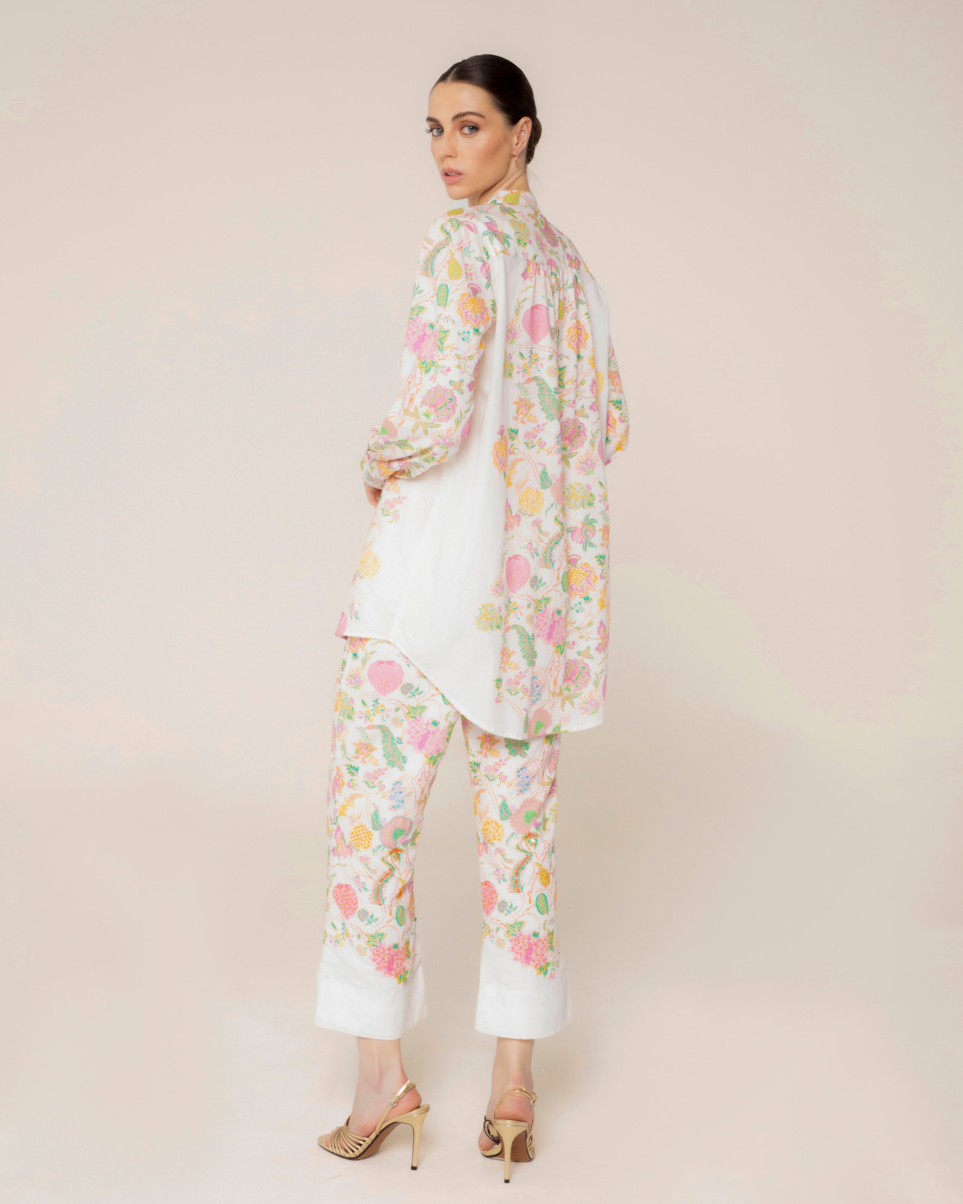 Camisa Bordada com Estampado Floral Branco-4