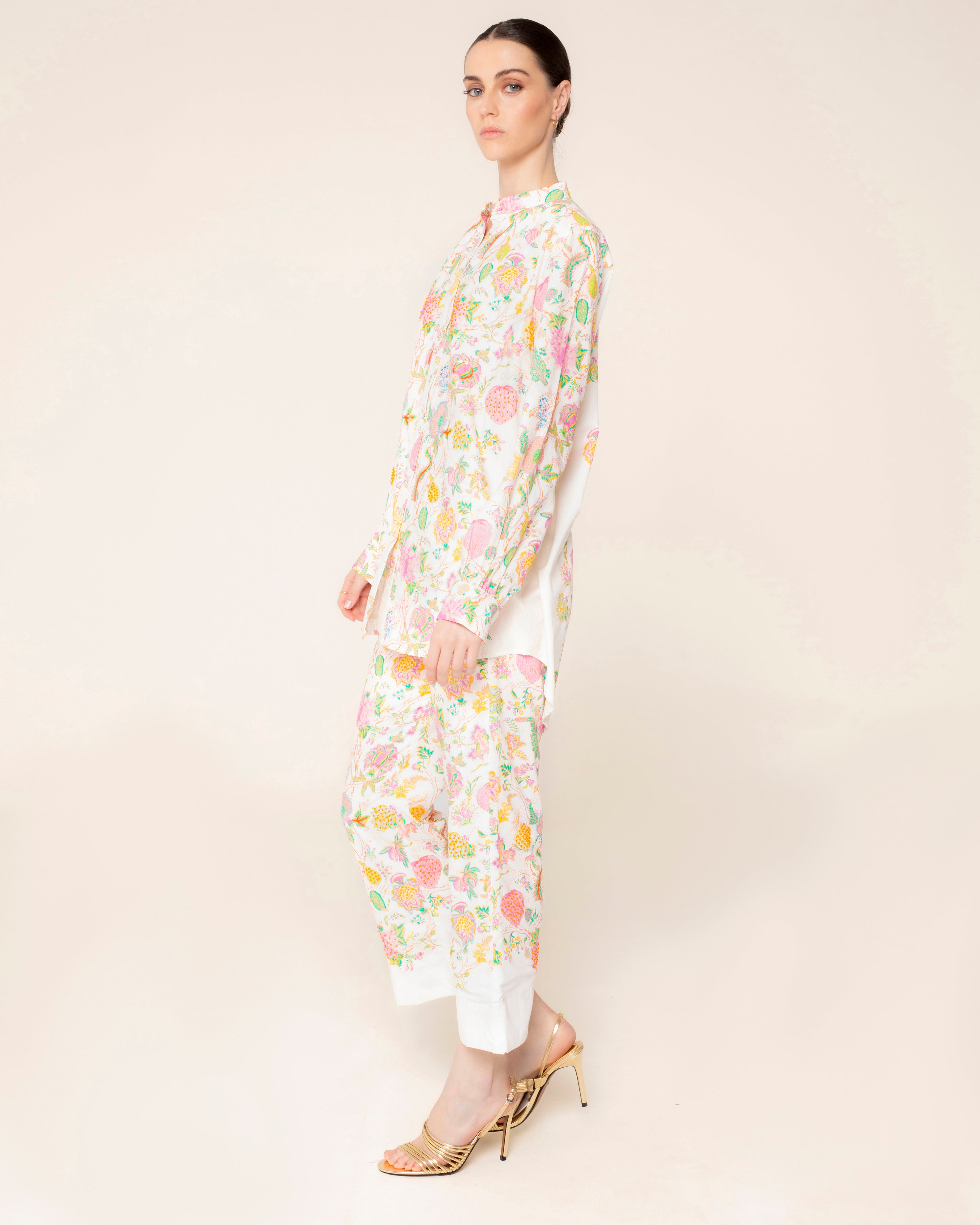 Calças À Boca de Sino com Flare Bordado e Estampado Floral Branco-2