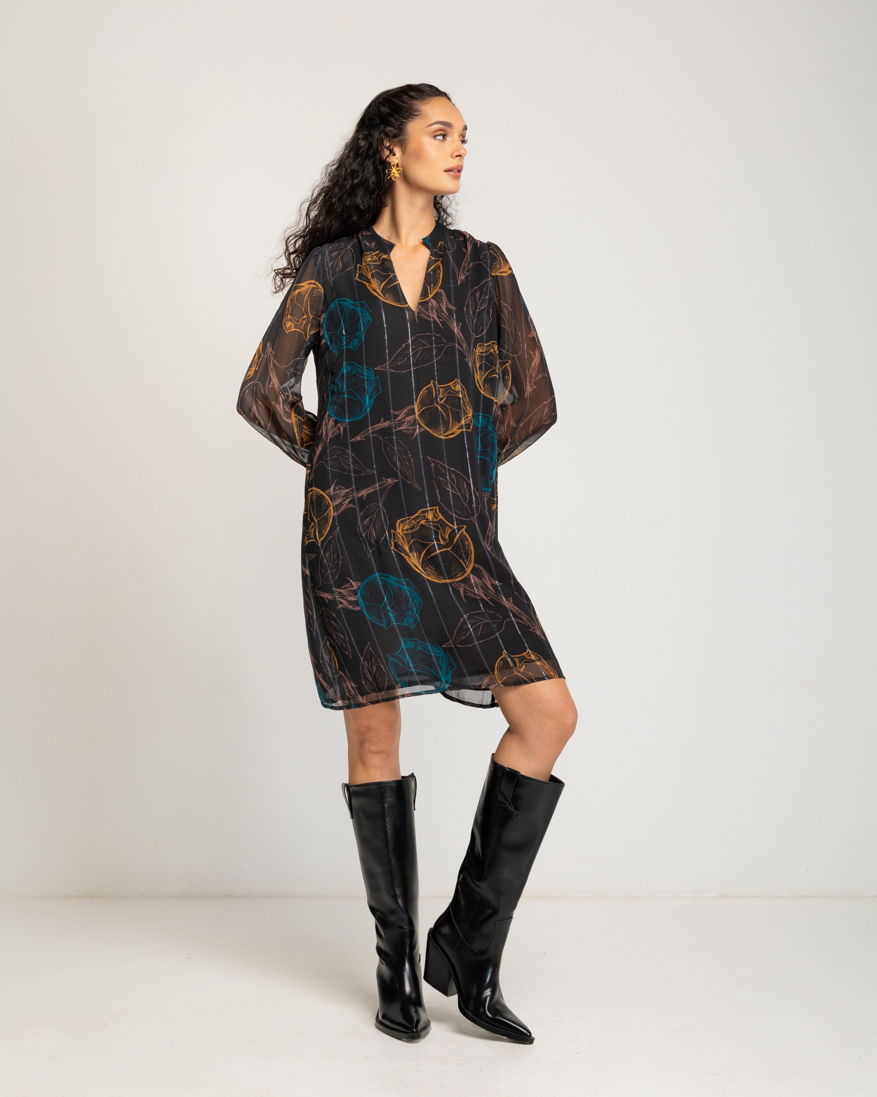 Vestido Curto com Estampado de Flores de Manga Comprida Preto-1