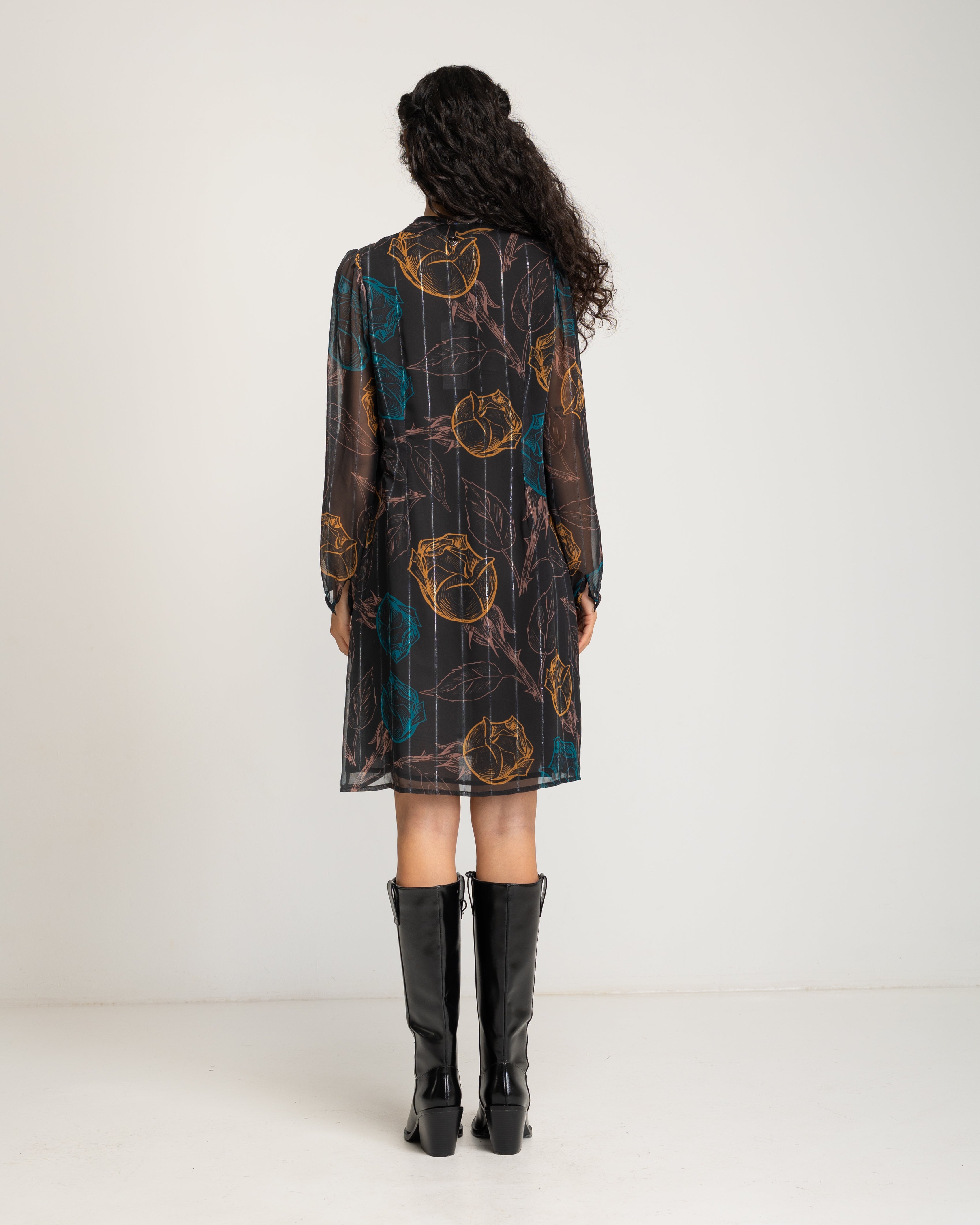 Vestido Curto com Estampado de Flores de Manga Comprida Preto-4