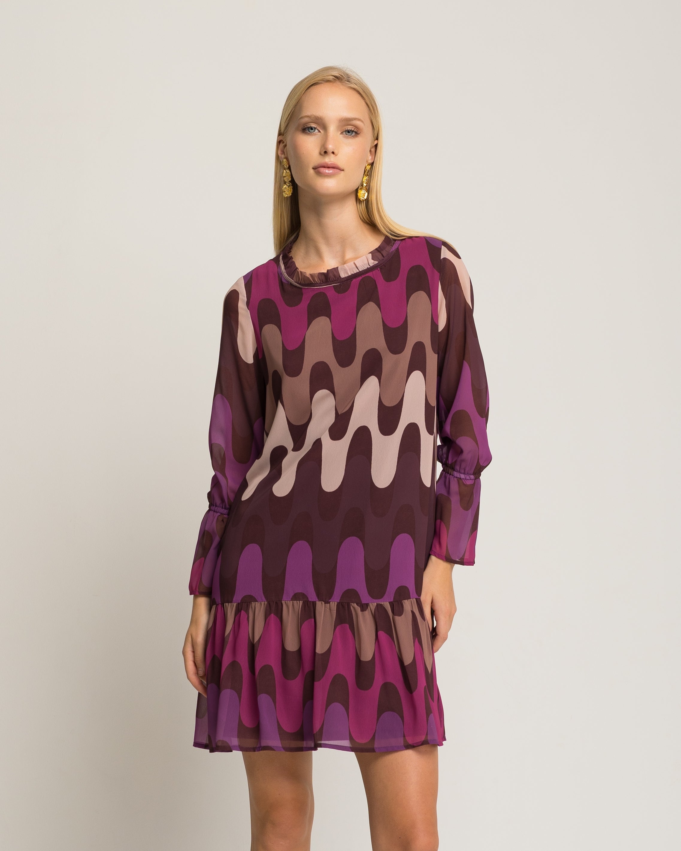 Imagem 0 de Vestido Curto com Manga 3/4 Ornamental