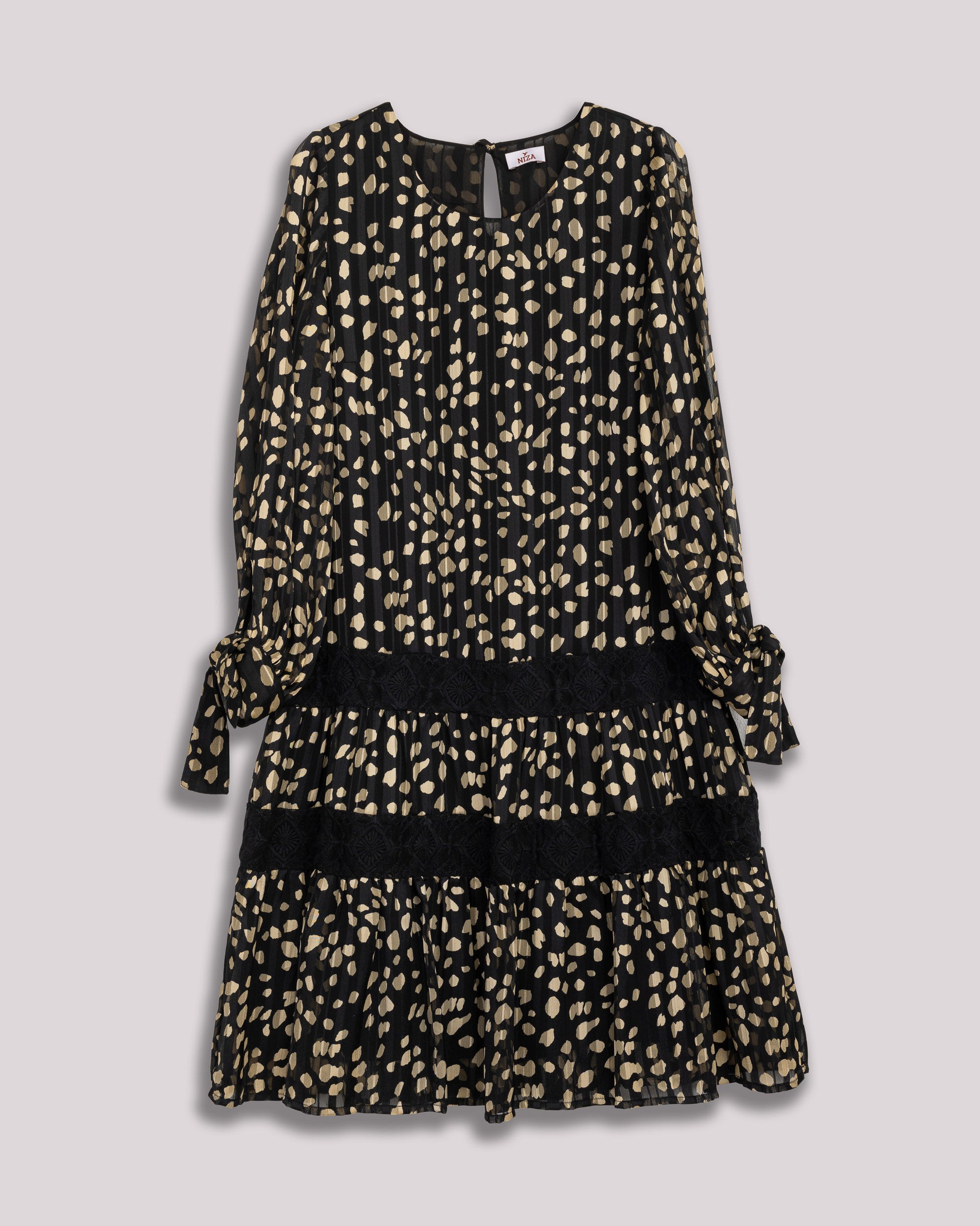 Vestido Curto em Preto de Bolinhas em Branco Preto-7