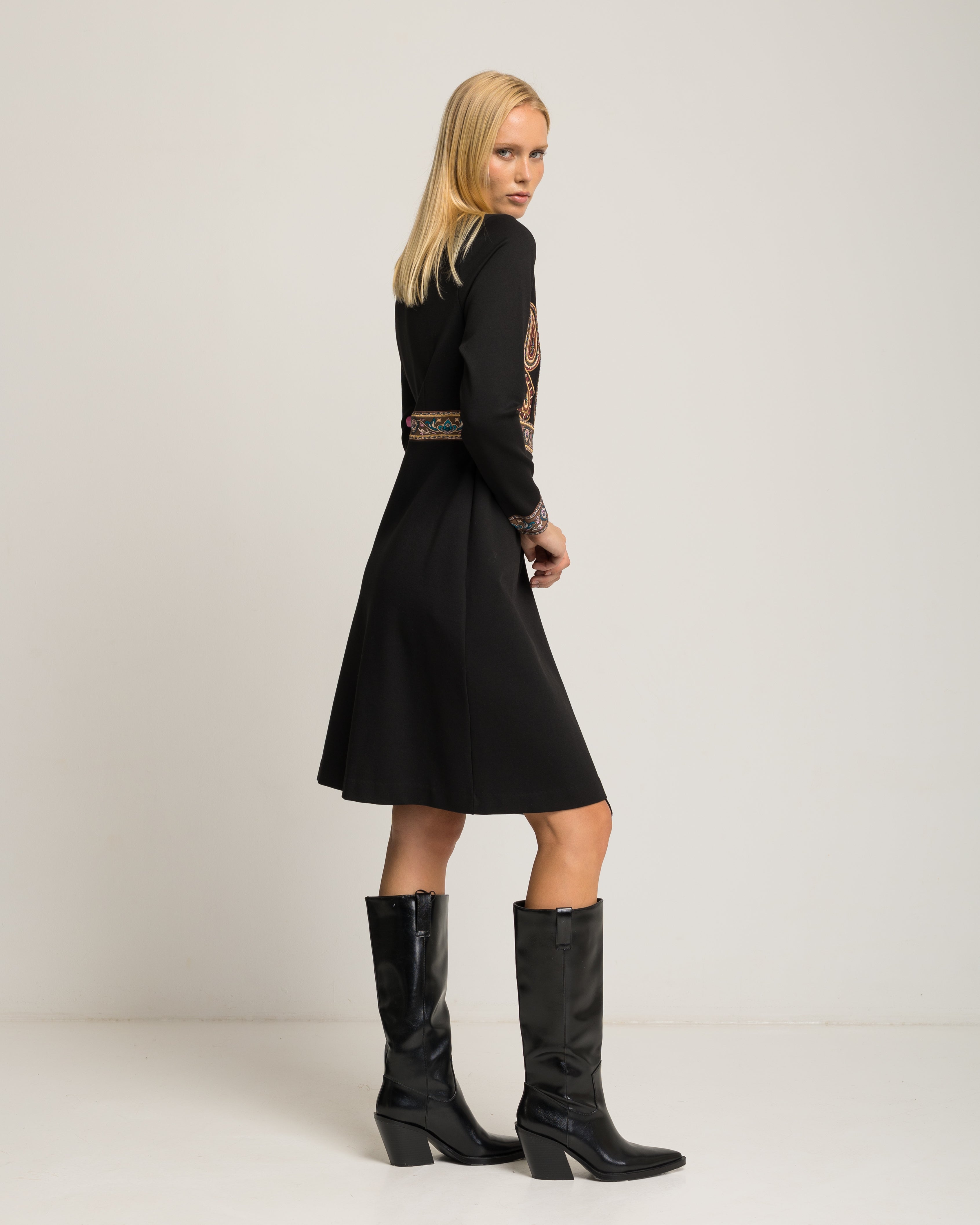 Vestido Midi Preto com Decote em V e Cenefas Preto-3