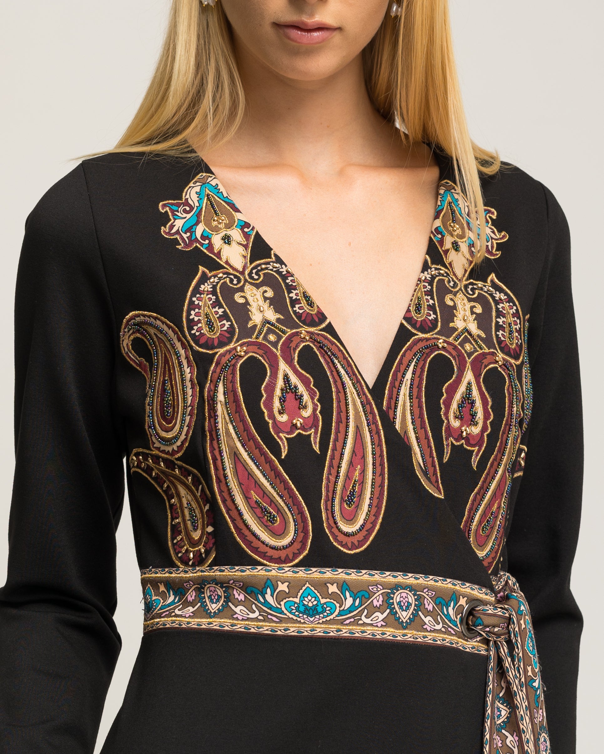 Vestido Midi Preto com Decote em V e Cenefas Preto-5