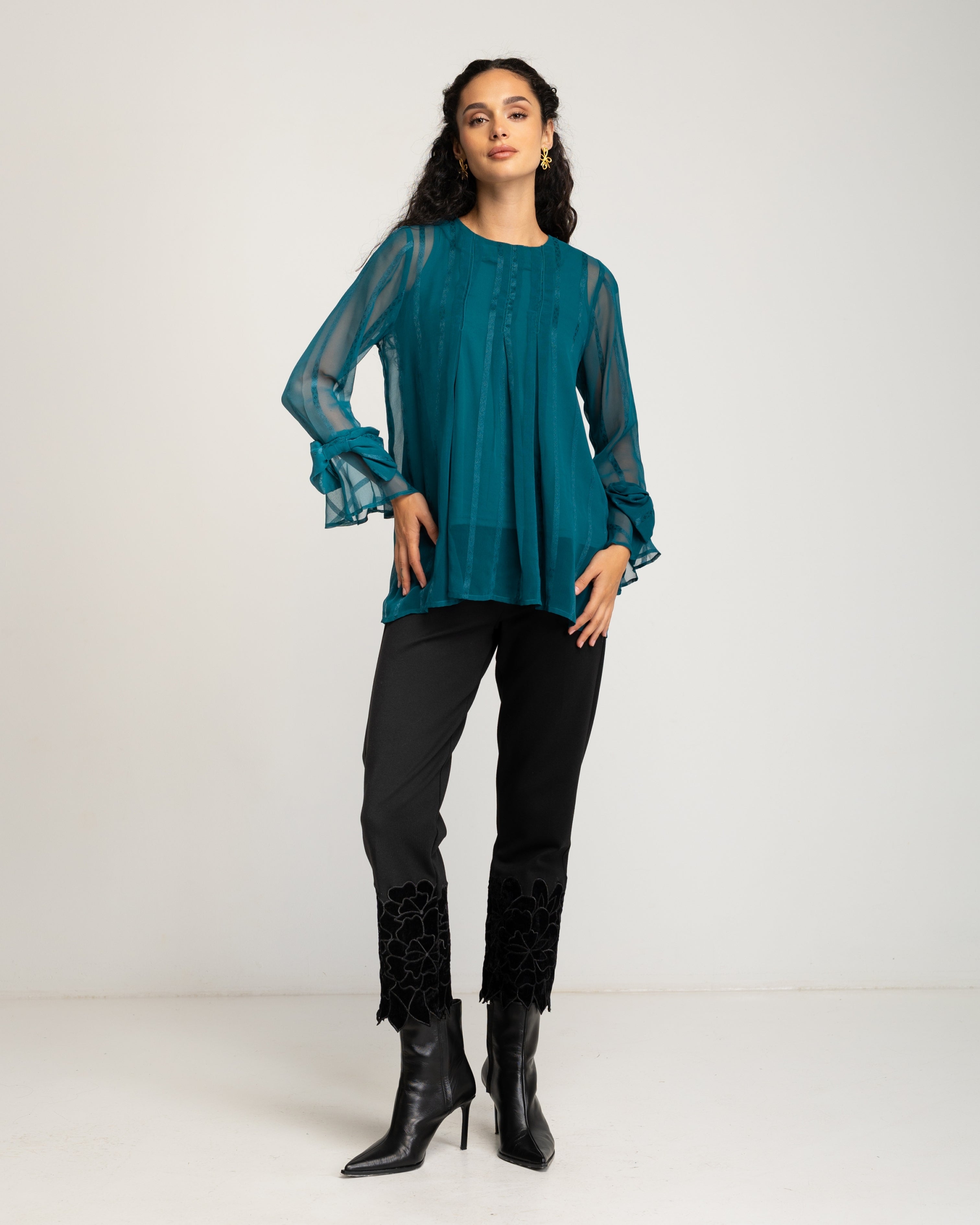 Blusa Turquesa com Detalhes de Folhos nos Punhos Turquesa-1