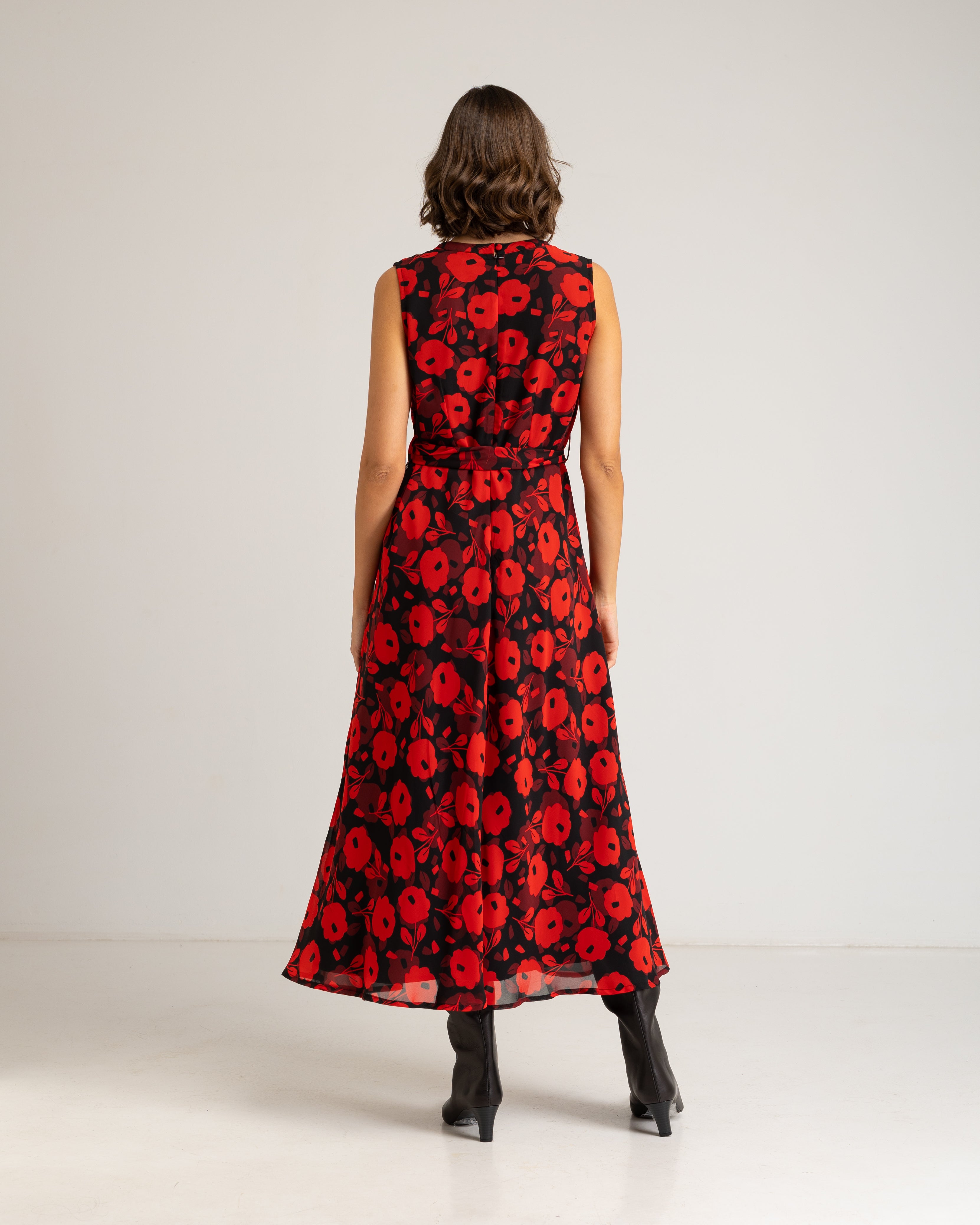 Vestido Comprido sem Mangas com Silhueta Fluida e Cinto em Conjunto Preto-5