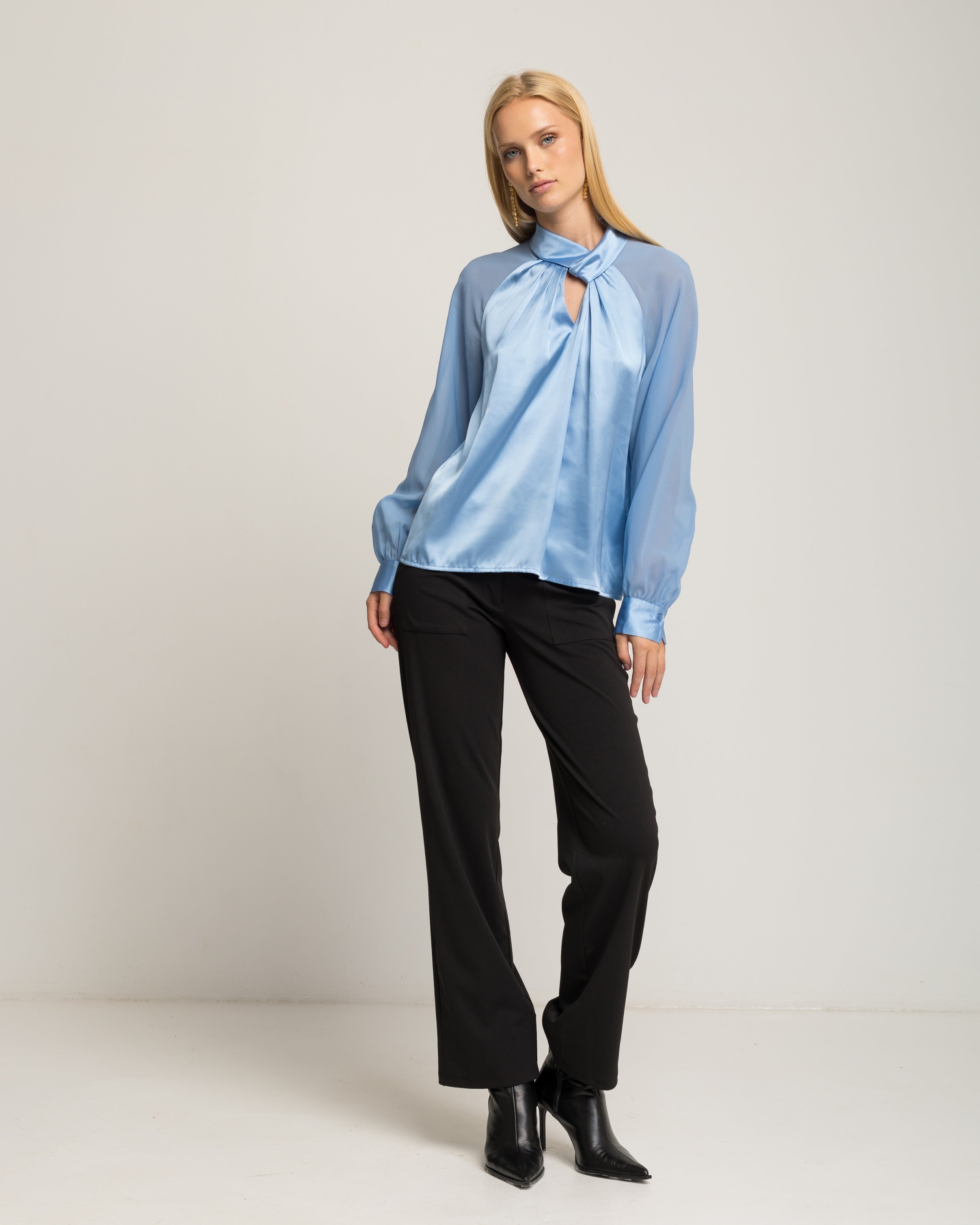 Blusa de Cetim com Abertura Frontal Azul-celeste-2