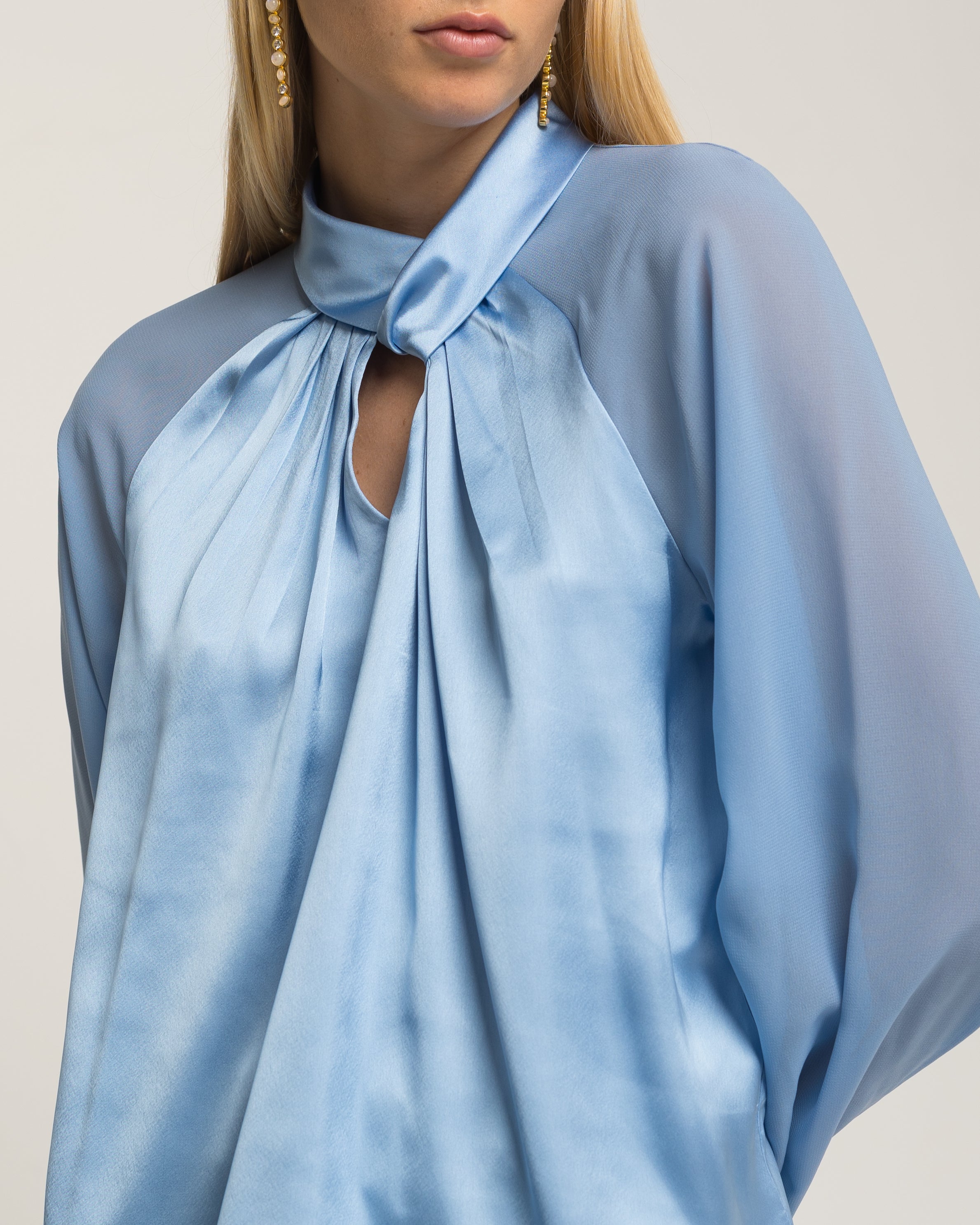 Blusa de Cetim com Abertura Frontal Azul-celeste-5