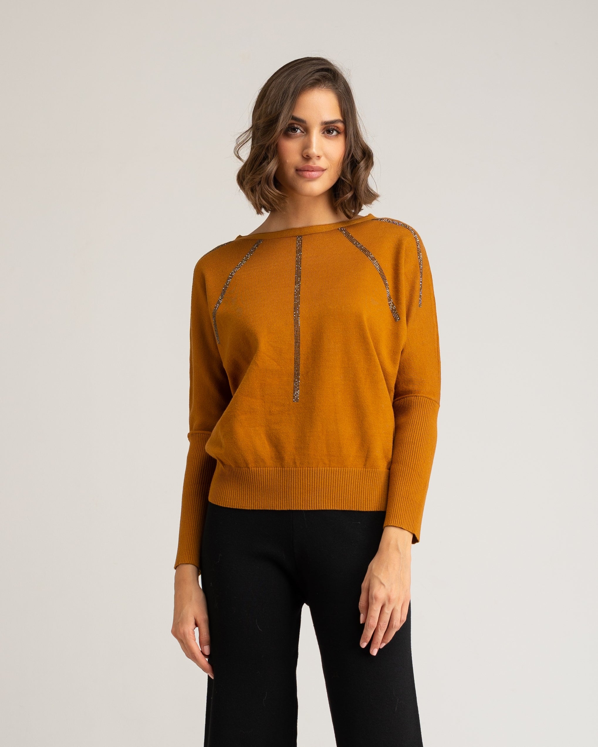 Camisola com Detalhes de Strass e Gola Redonda Castanho-1