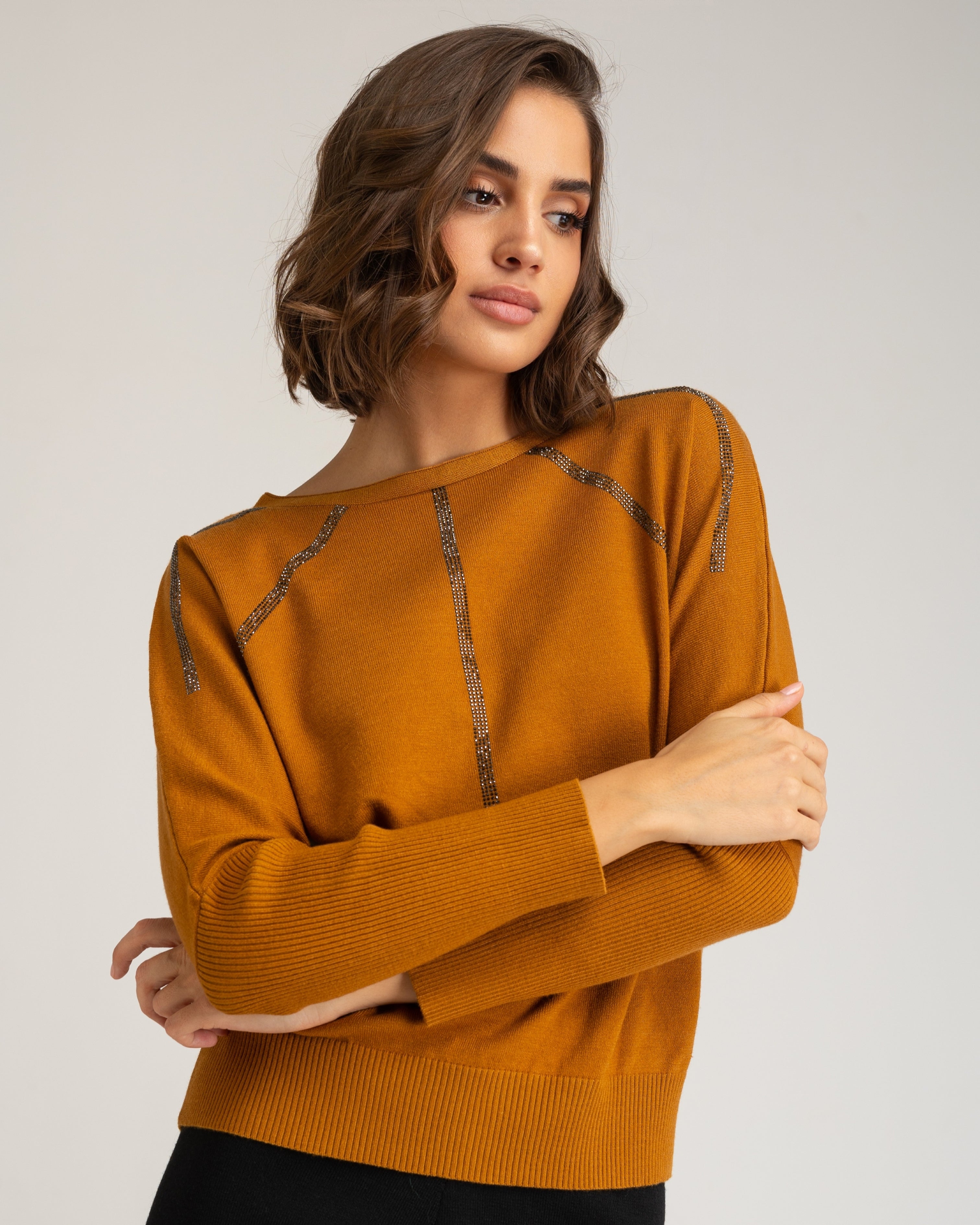 Camisola com Detalhes de Strass e Gola Redonda Castanho-6