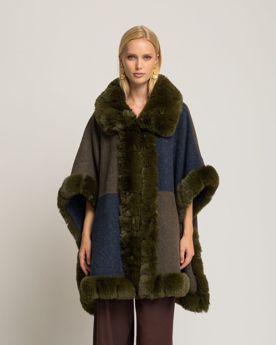 Poncho com Gola de Pelo Tipo Cisne Azul-1