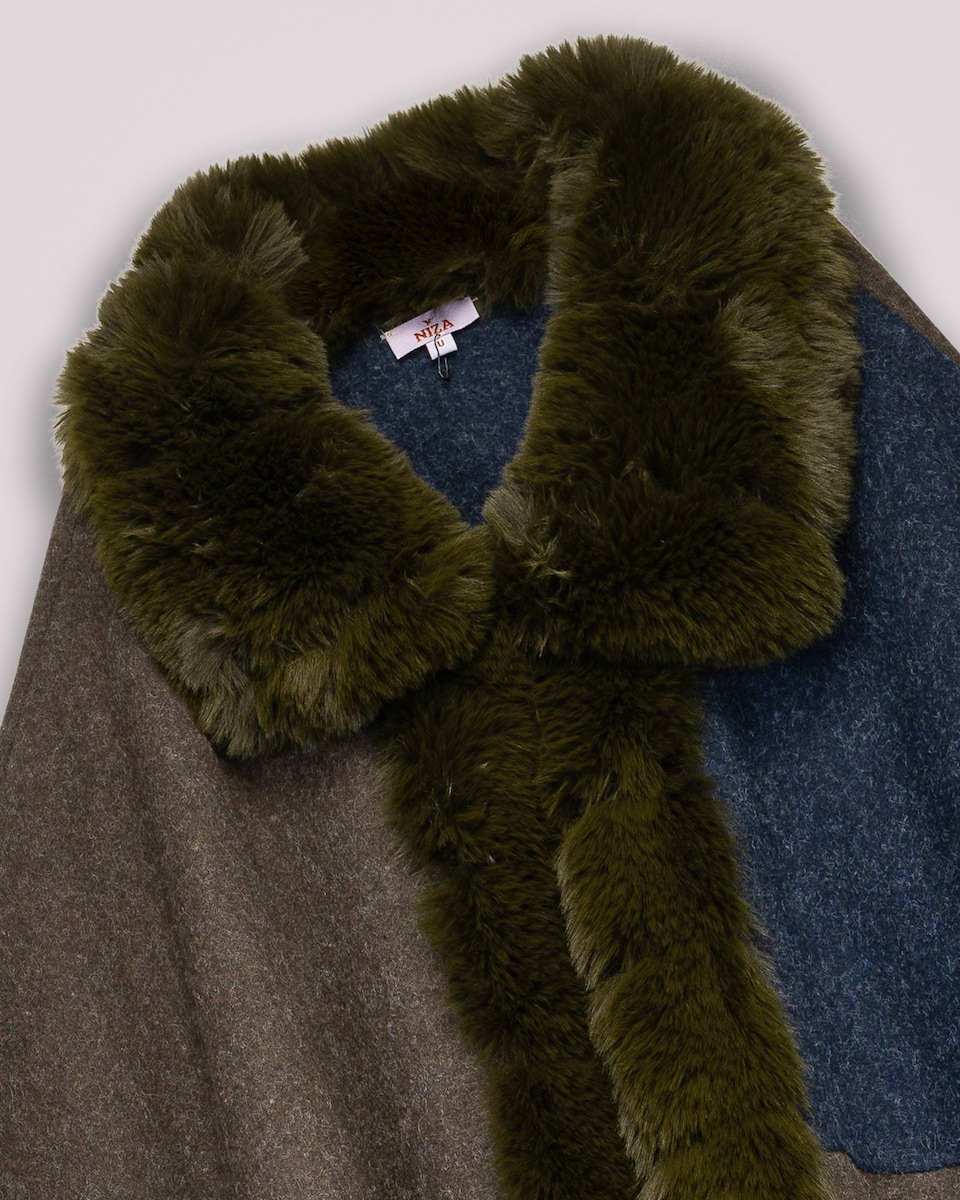 Poncho com Gola de Pelo Tipo Cisne Azul-8